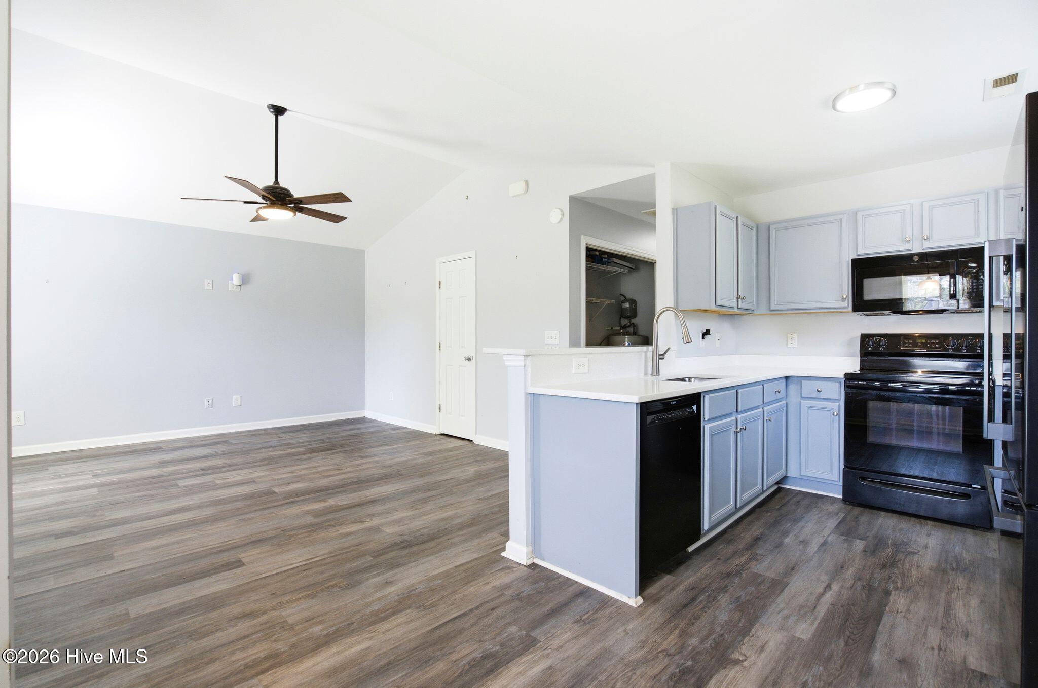 100567407 | Photo 12