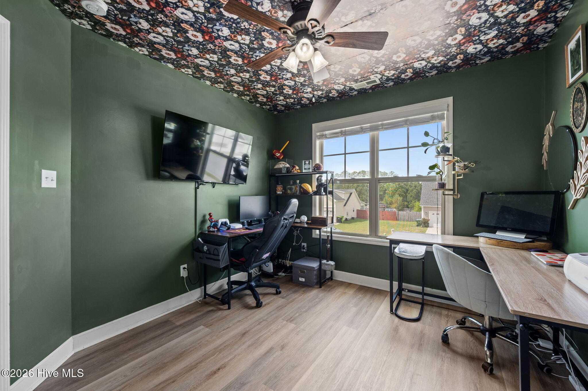 100567212 | Photo 23