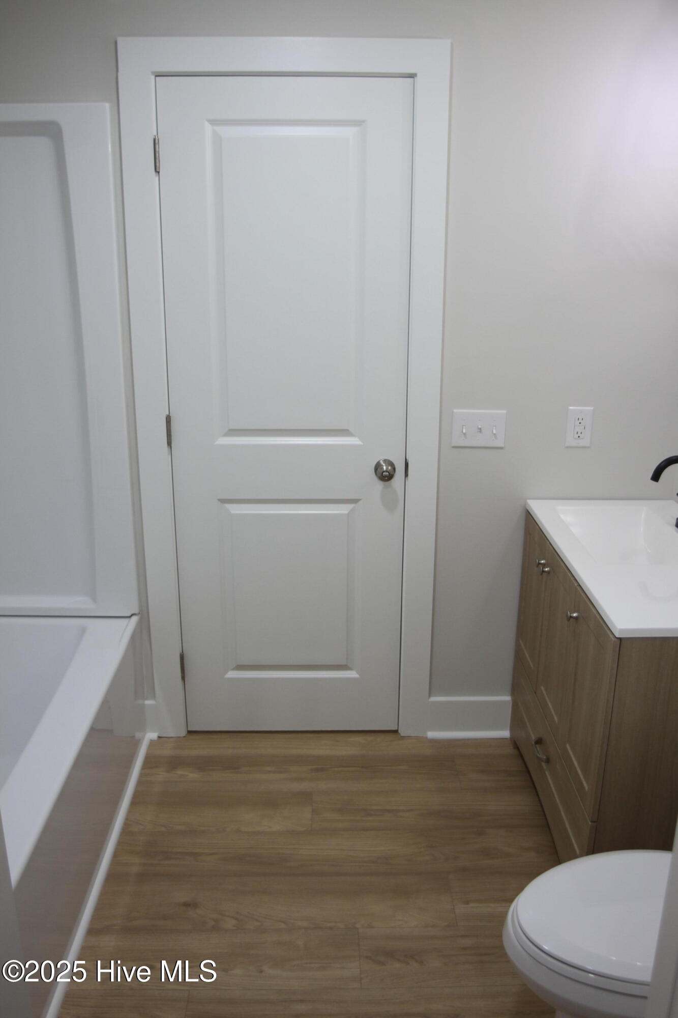 100526271 | Photo 18