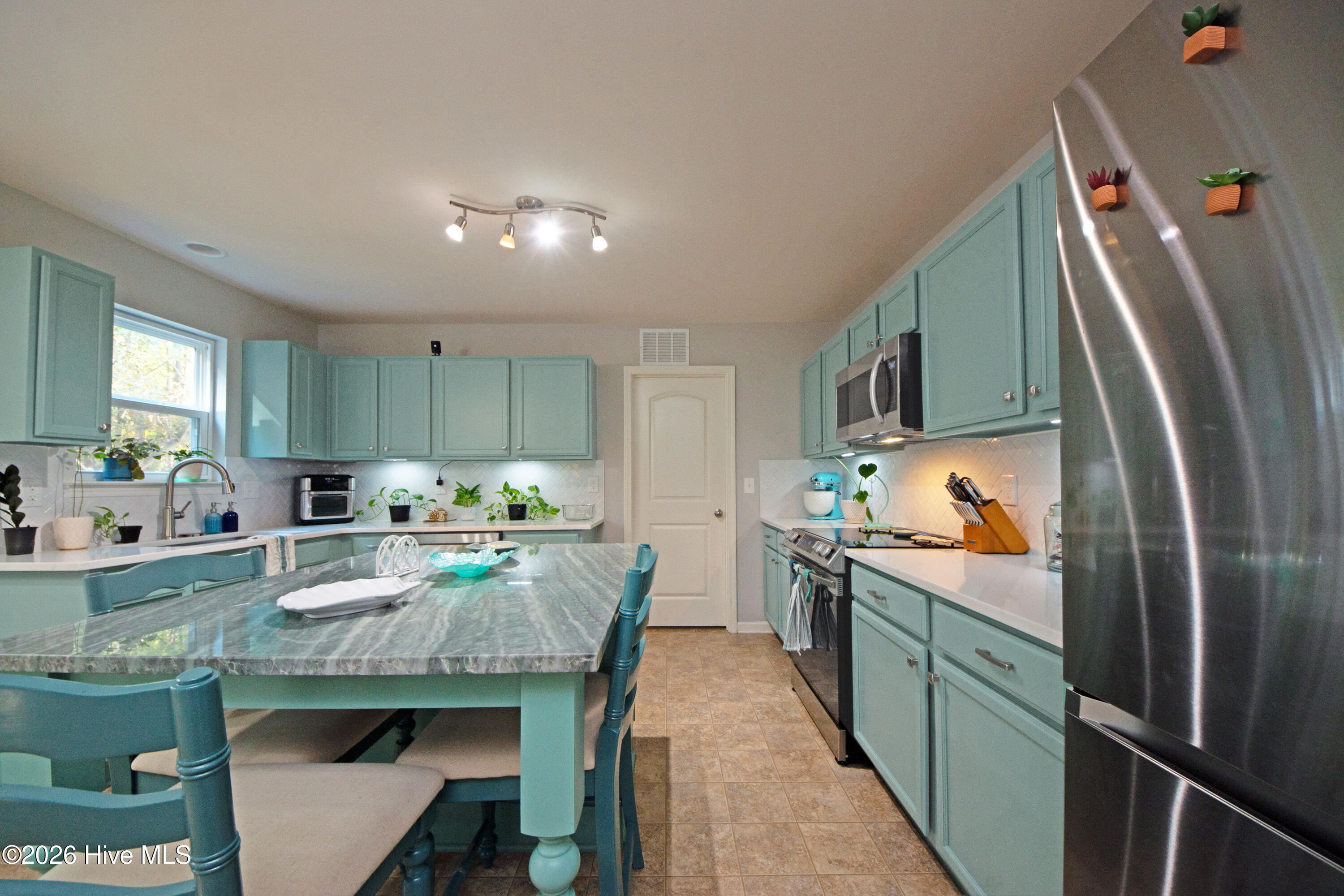 100542211 | Photo 22