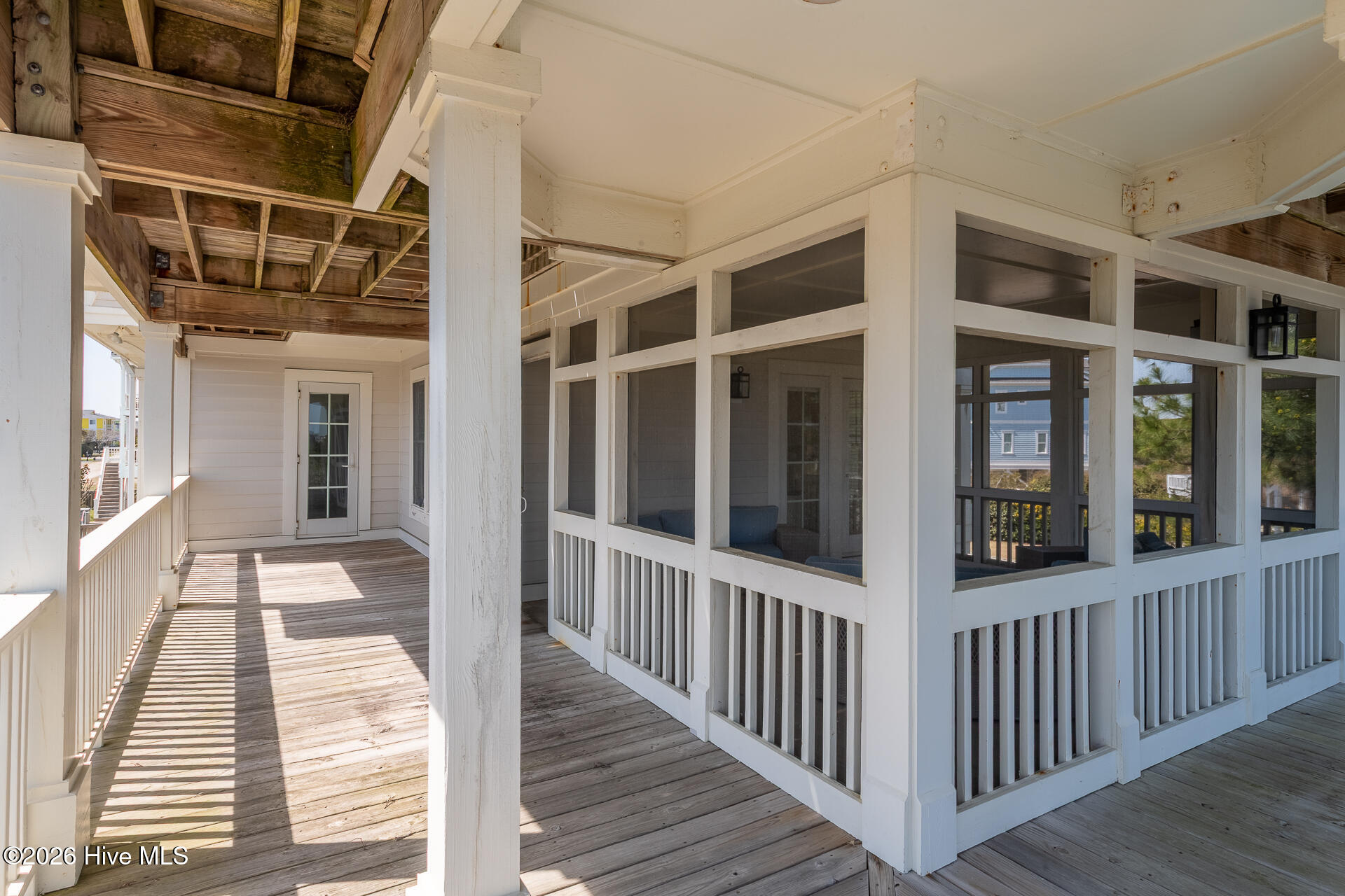 100562037 | Photo 29