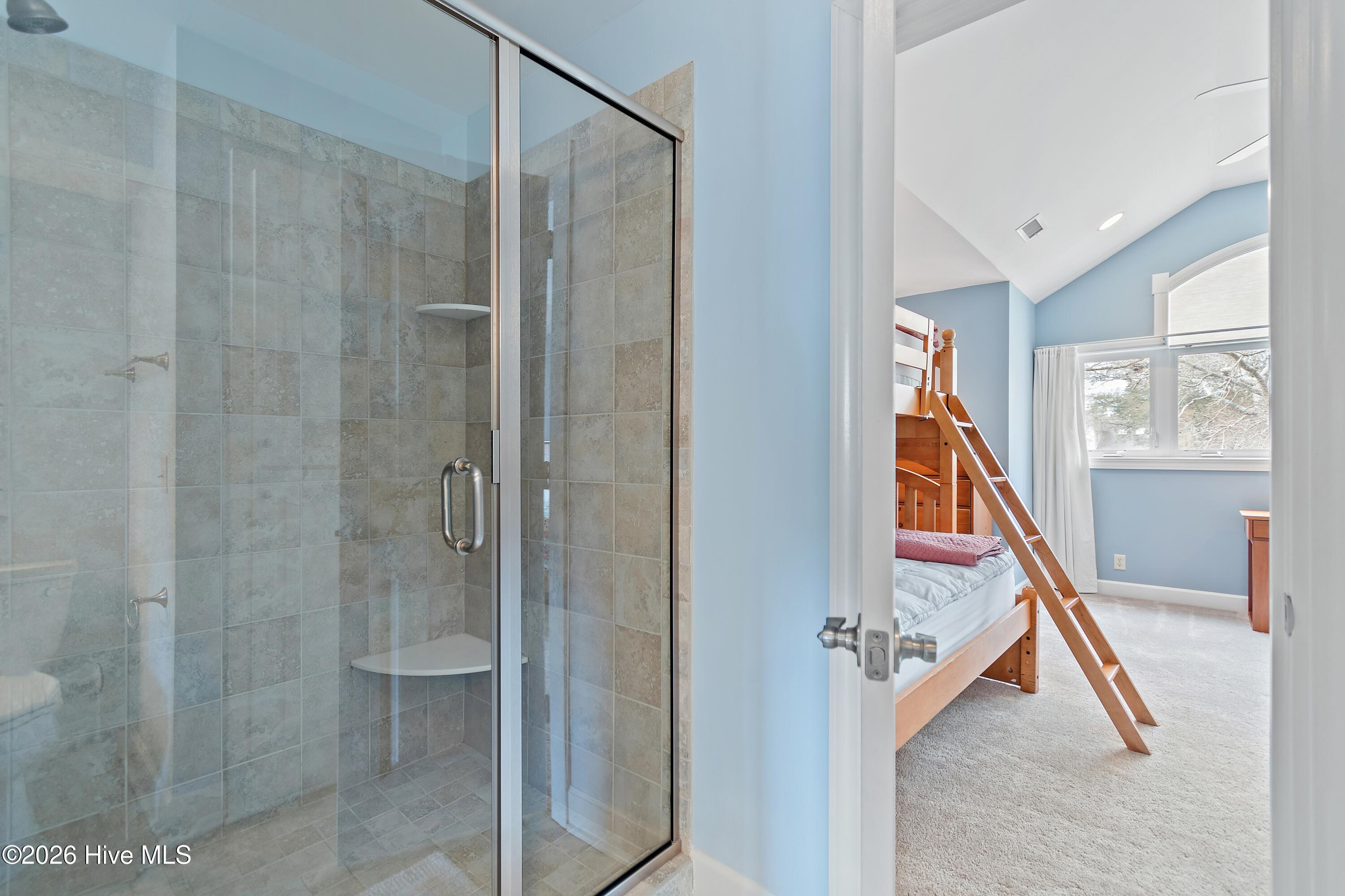 100557427 | Photo 61