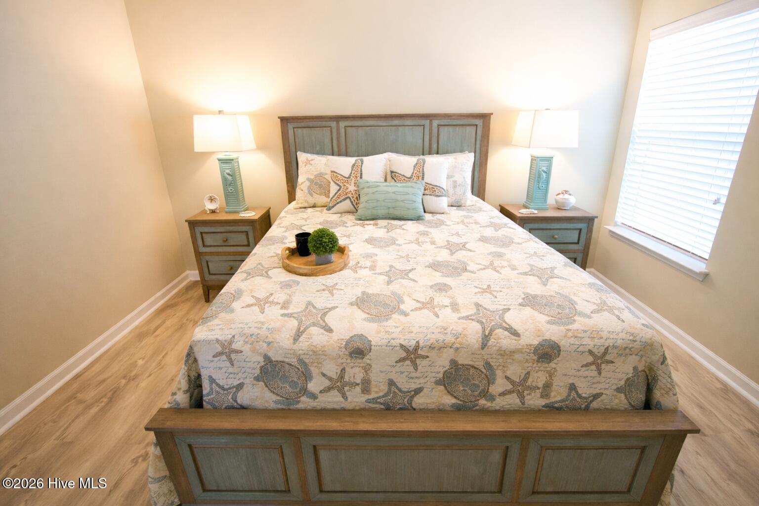 100569889 | Photo 43