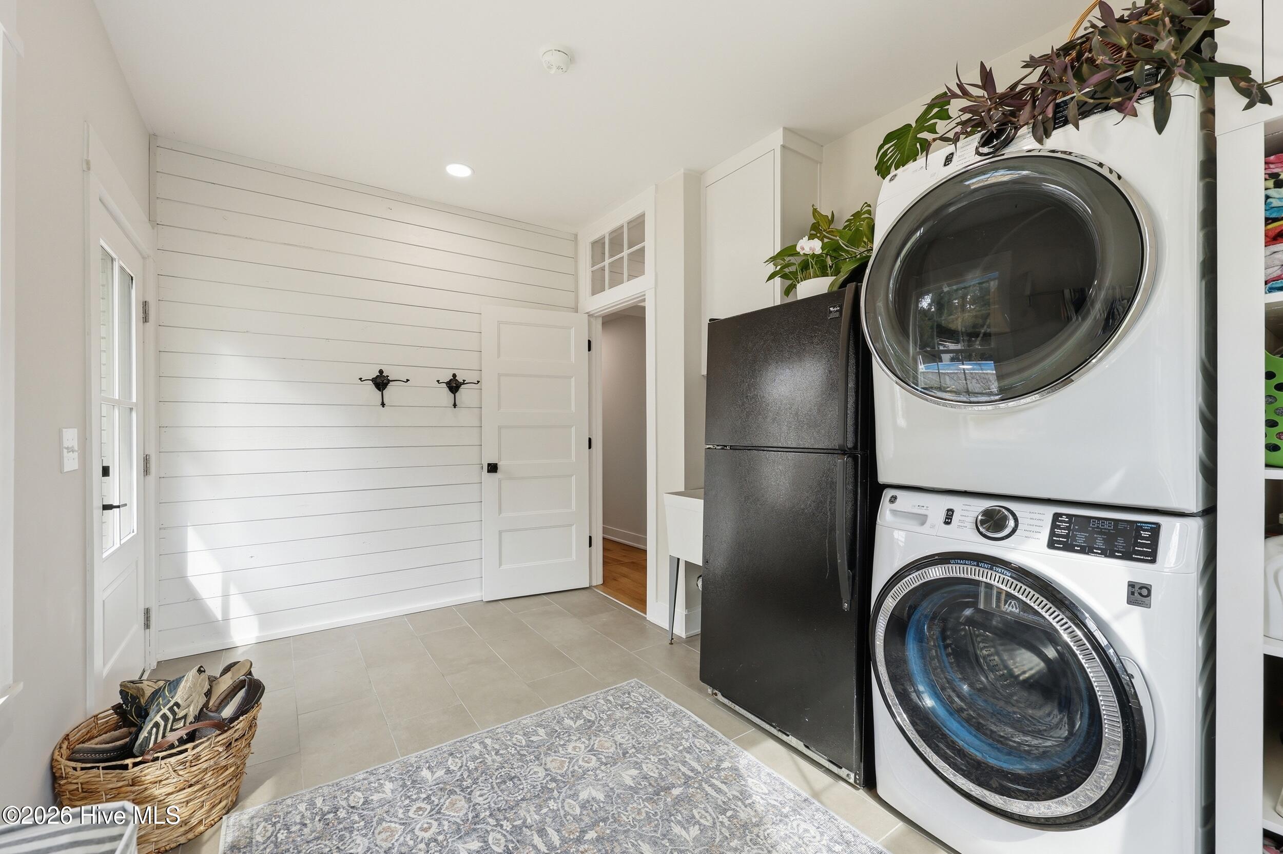 100562935 | Photo 38