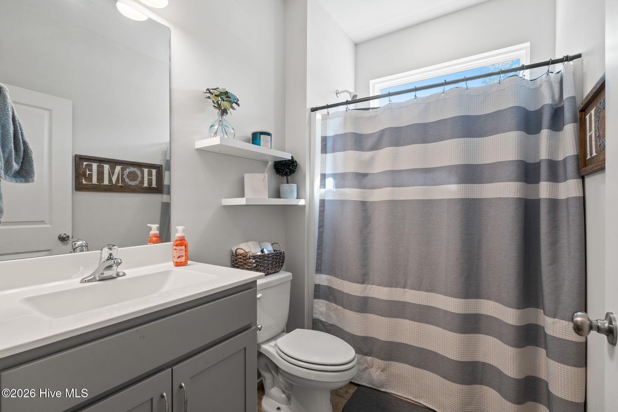 100569601 | Photo 22