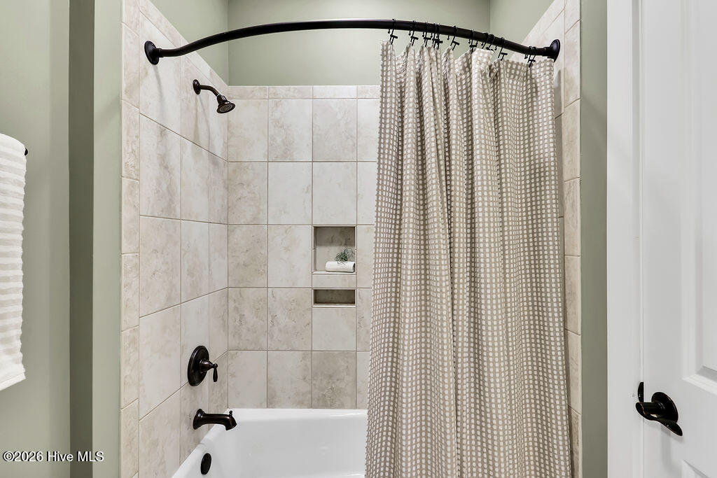 100548295 | Photo 13