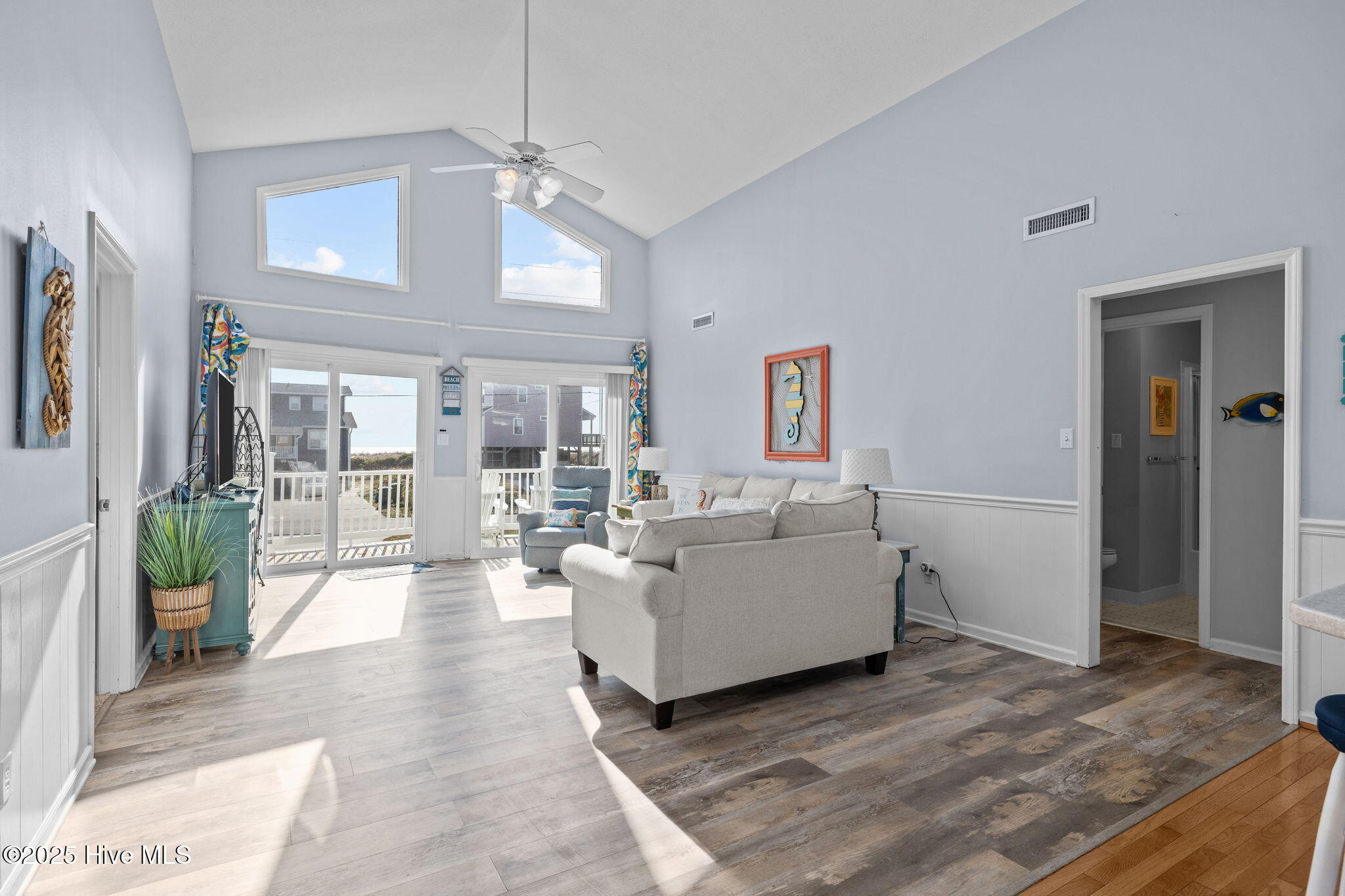 100543368 | Photo 30