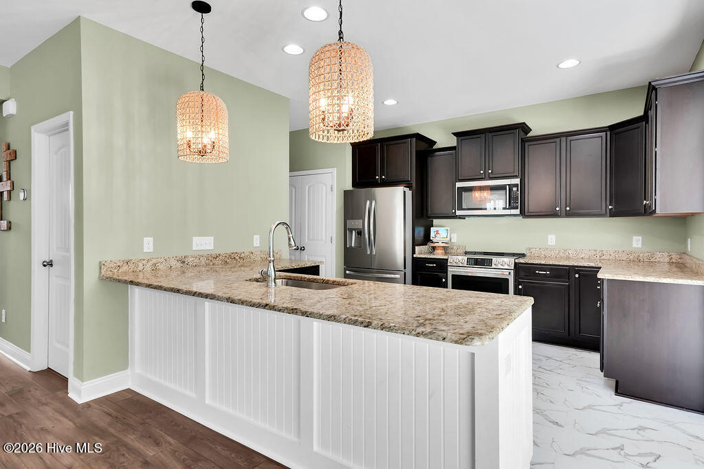 100565738 | Photo 15