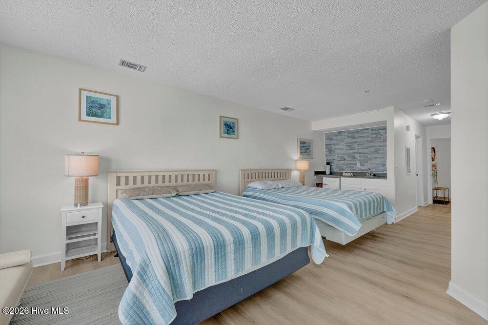 100569395 | Photo 18