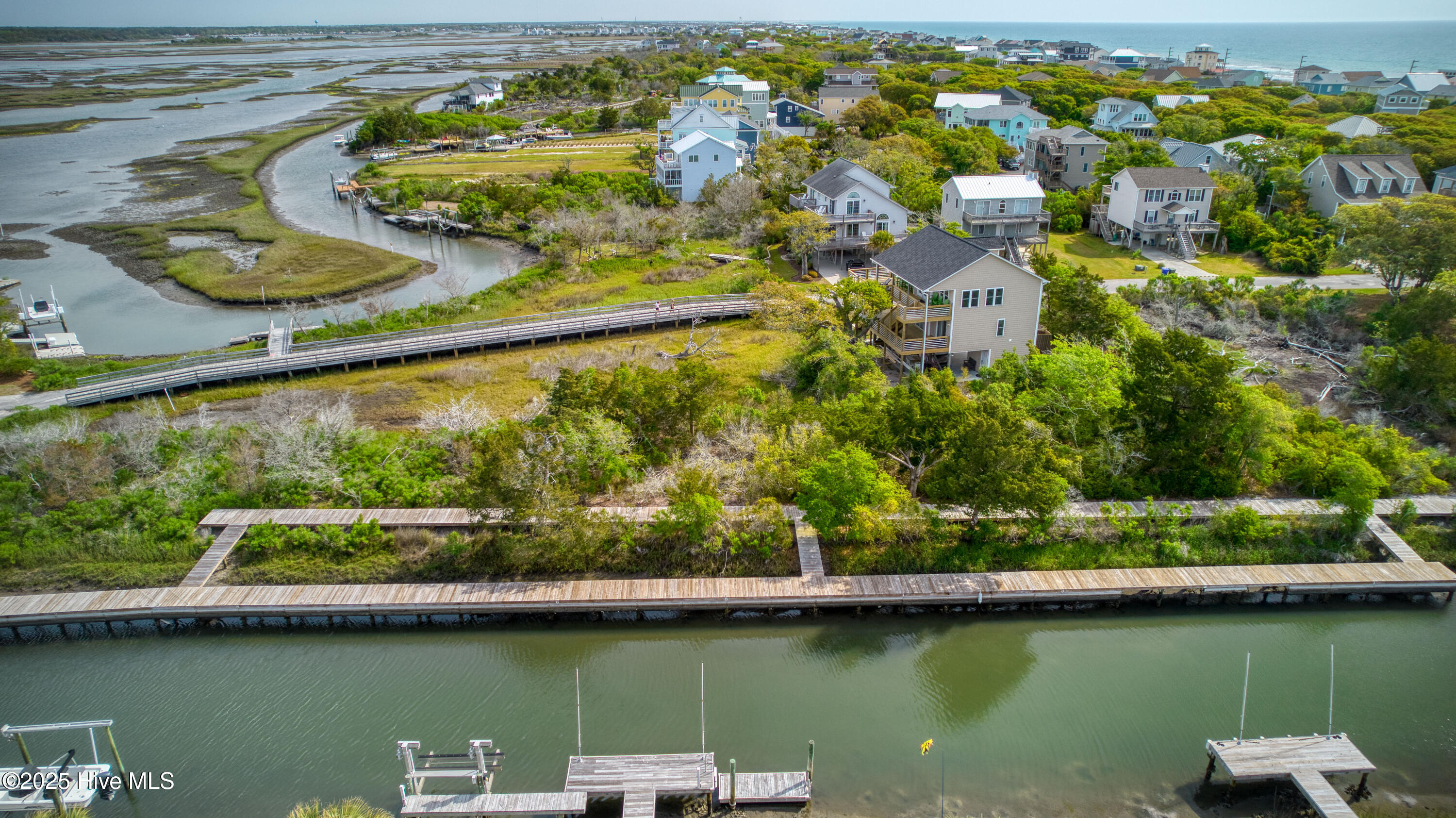 100502638 | Photo 49