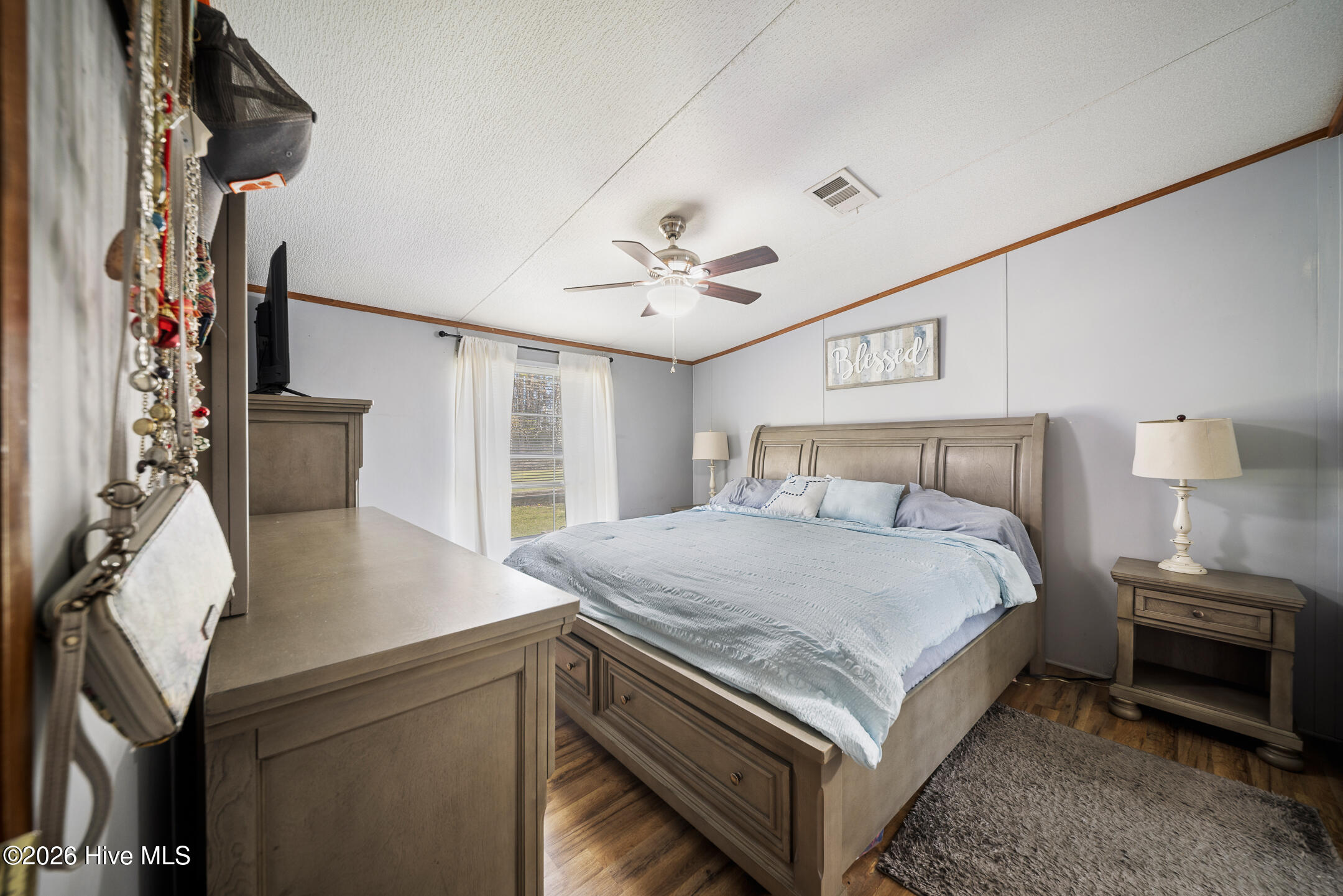 100561716 | Photo 17