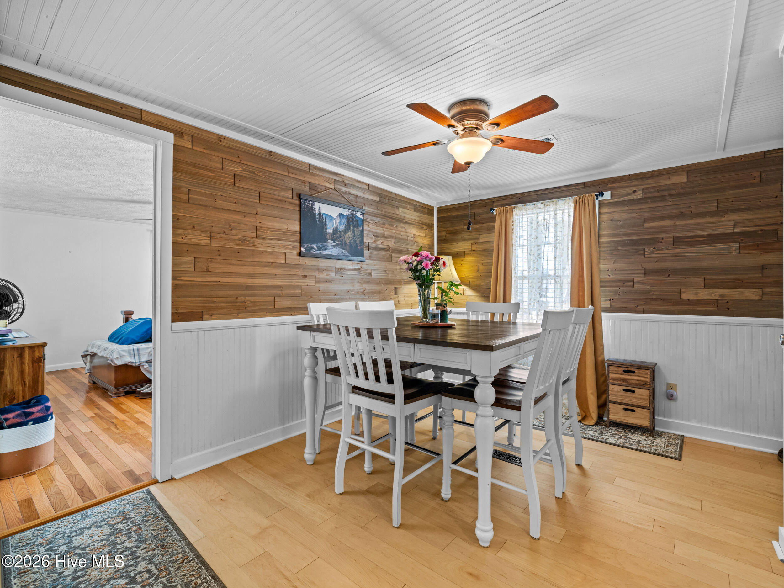 100556387 | Photo 24