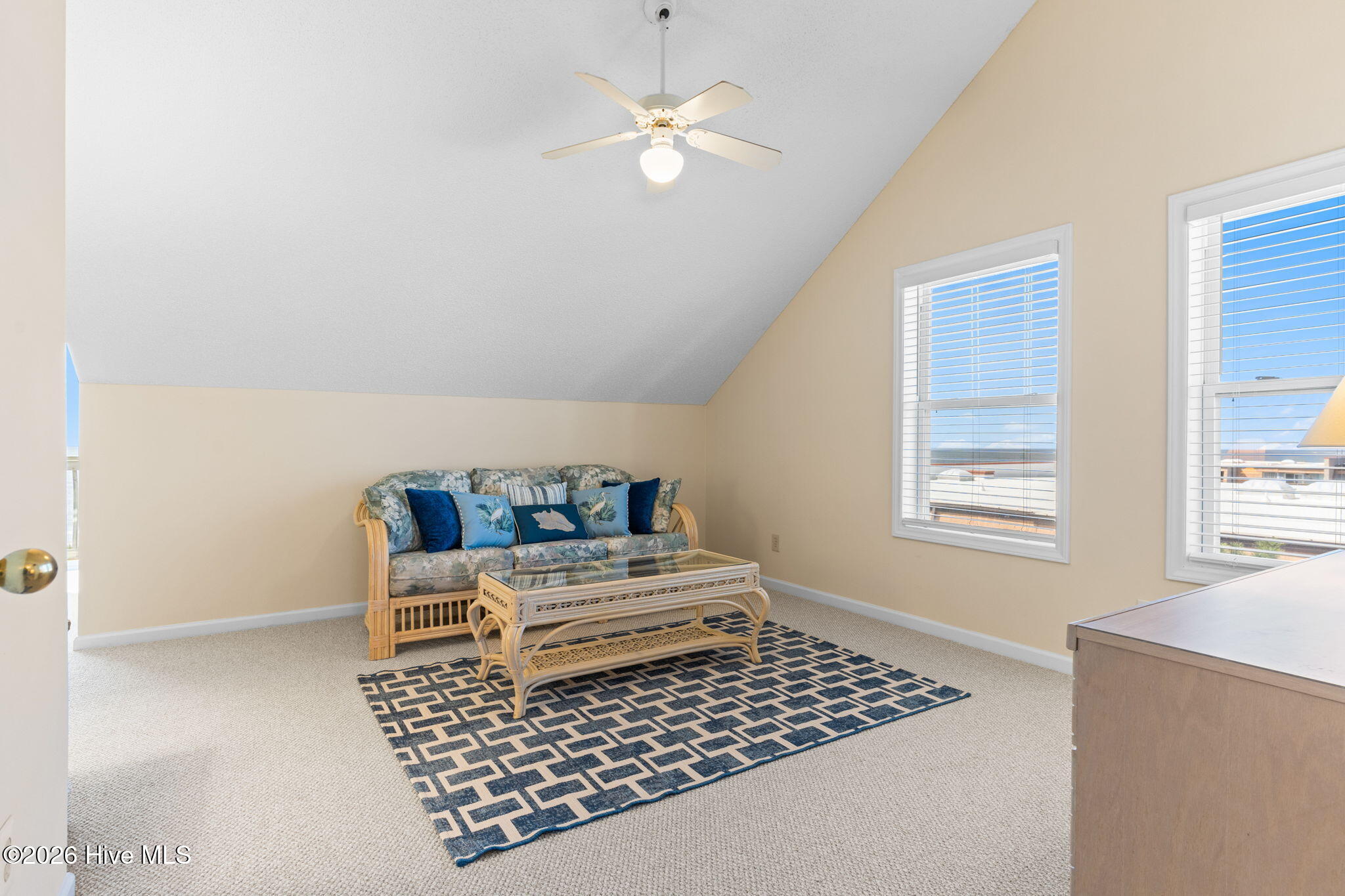 100564917 | Photo 49