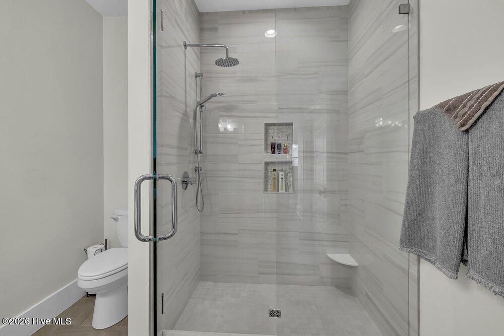 100561379 | Photo 34