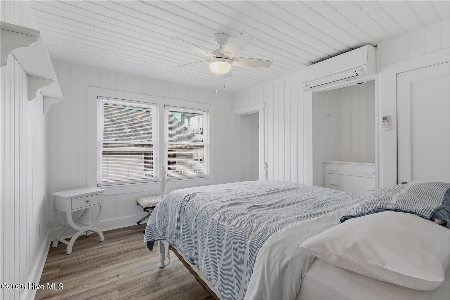 100570528 | Photo 30