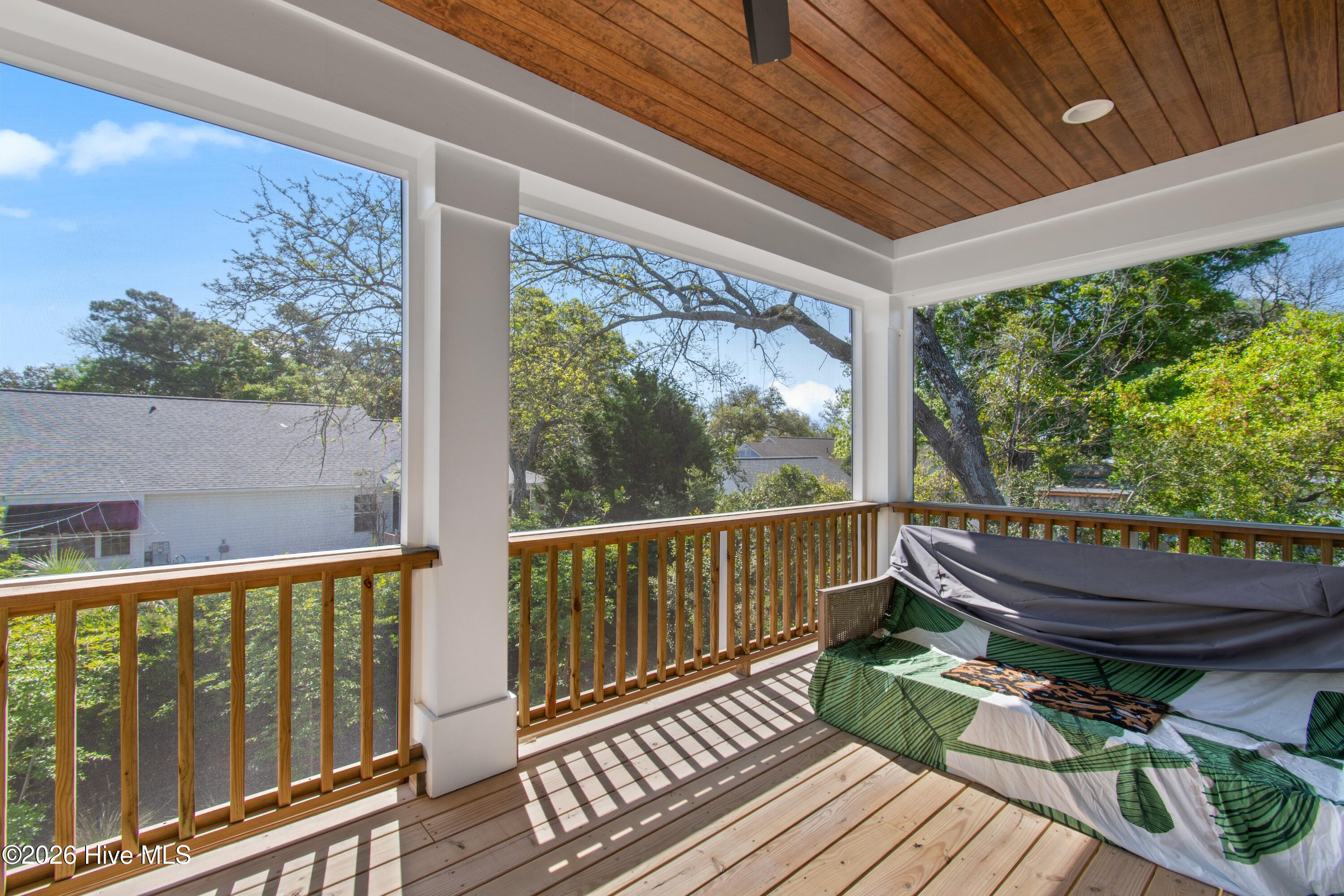 100567576 | Photo 37