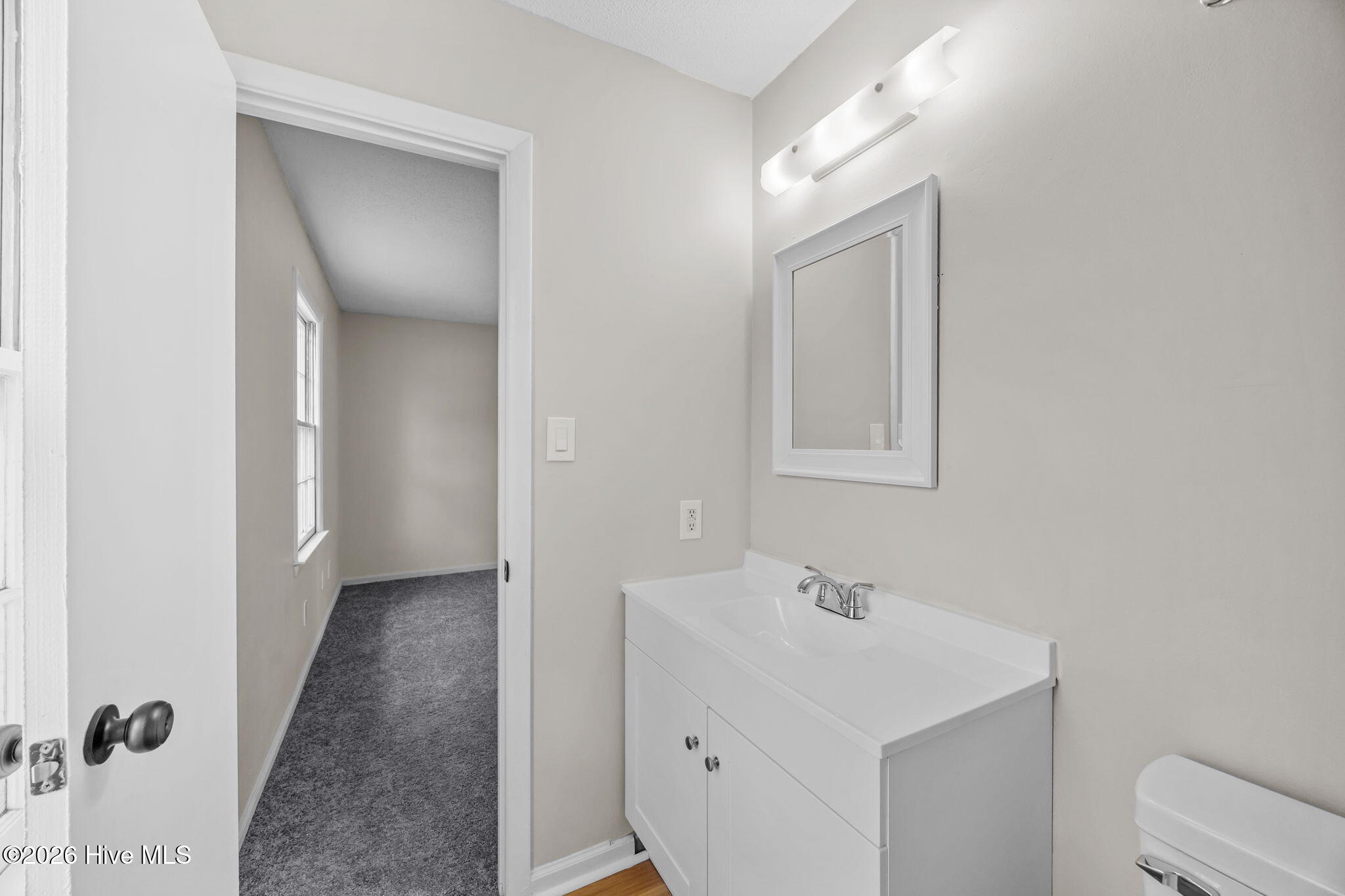 100555869 | Photo 32