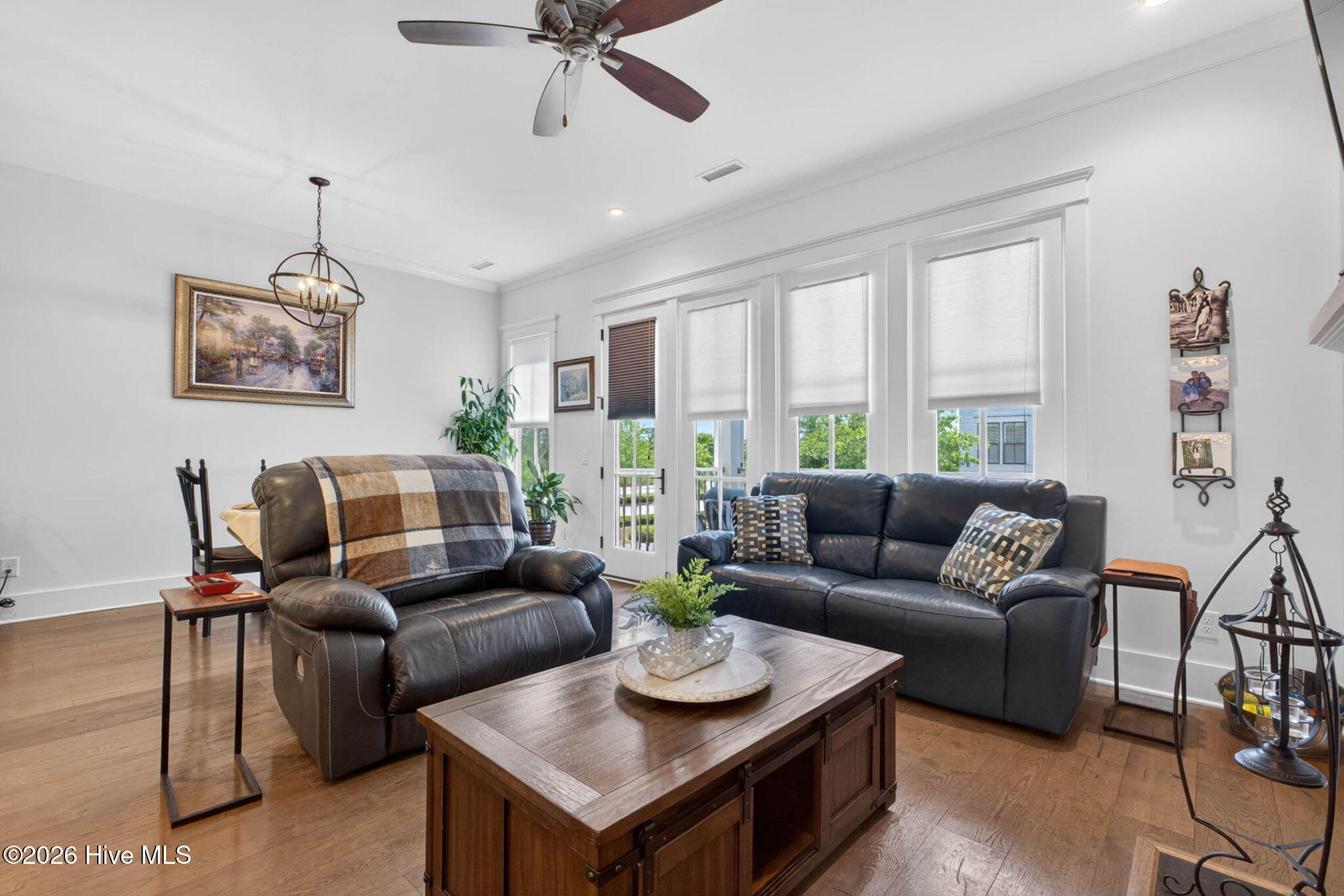 100569048 | Photo 17