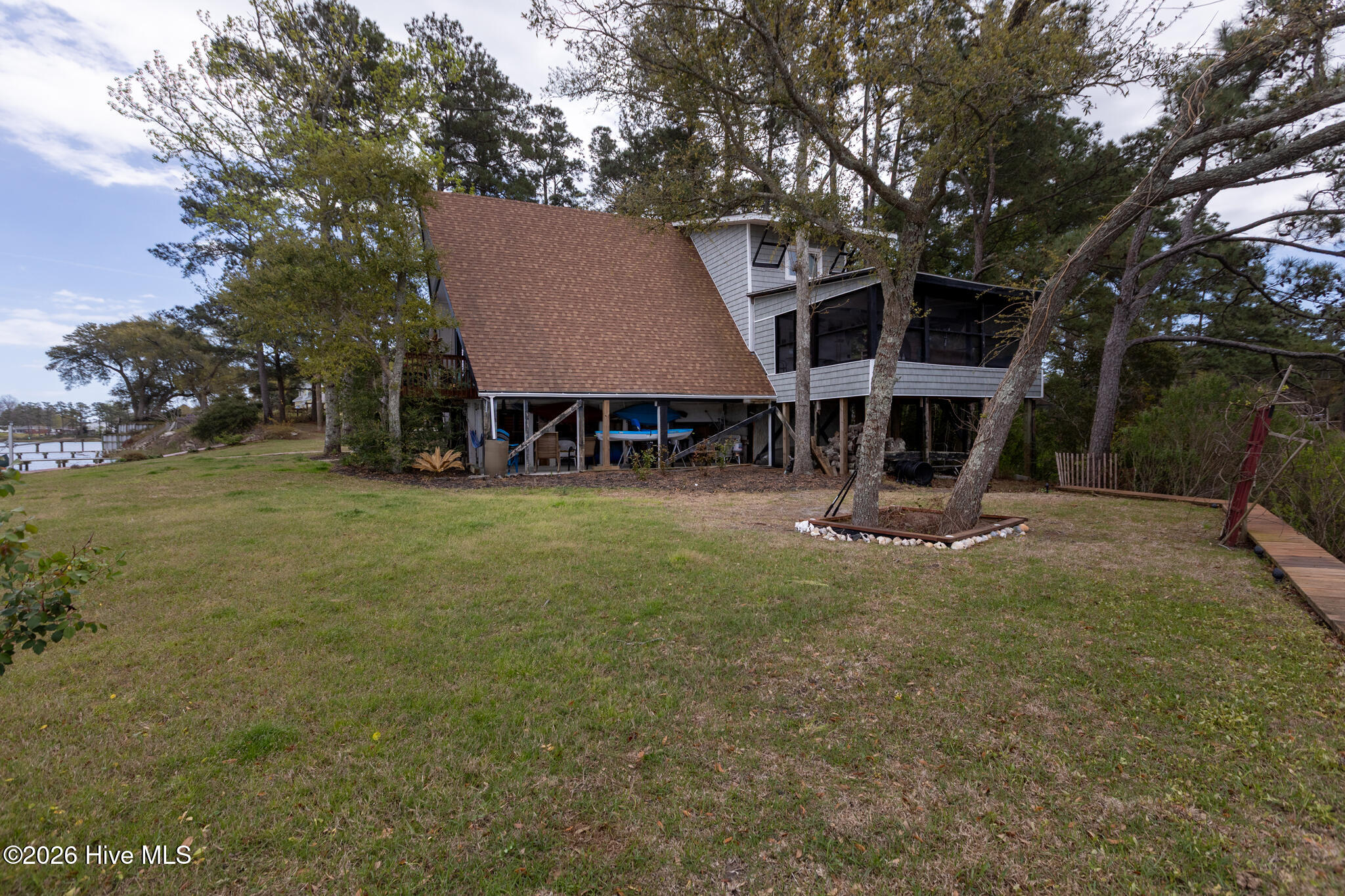 100565718 | Photo 45