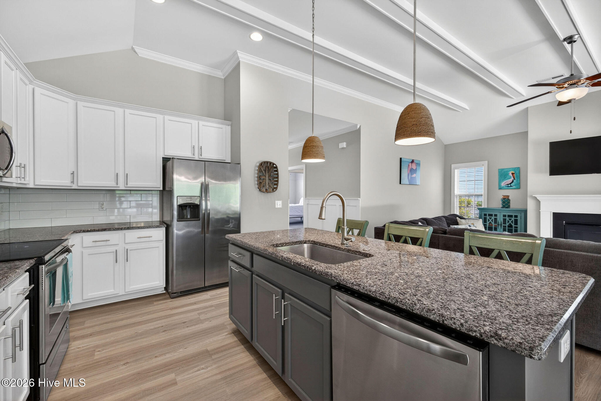 100567052 | Photo 15