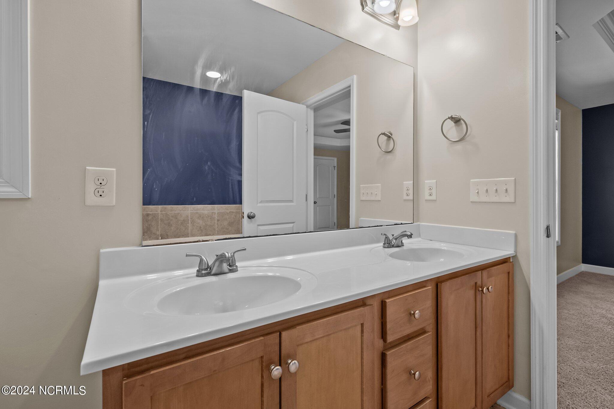 100544089 | Photo 23