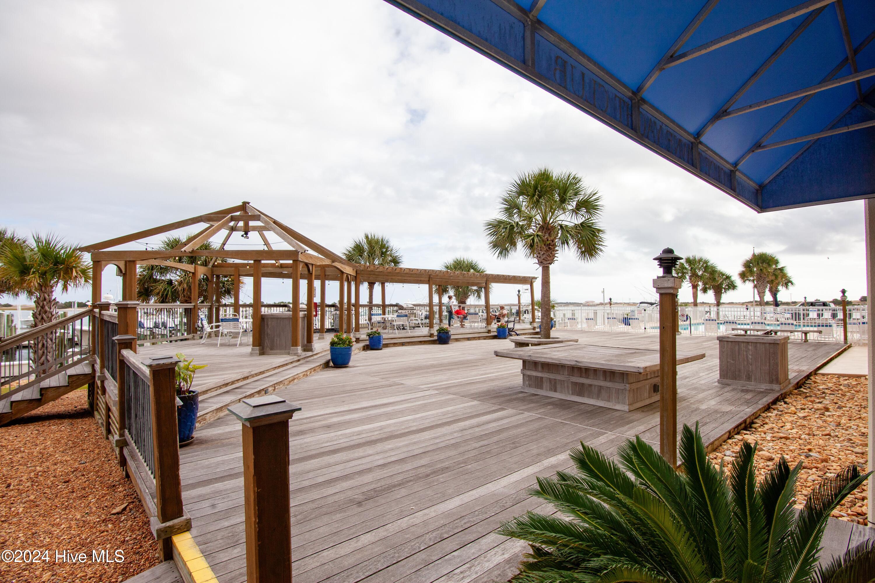 100 Olde Towne Yacht Club 