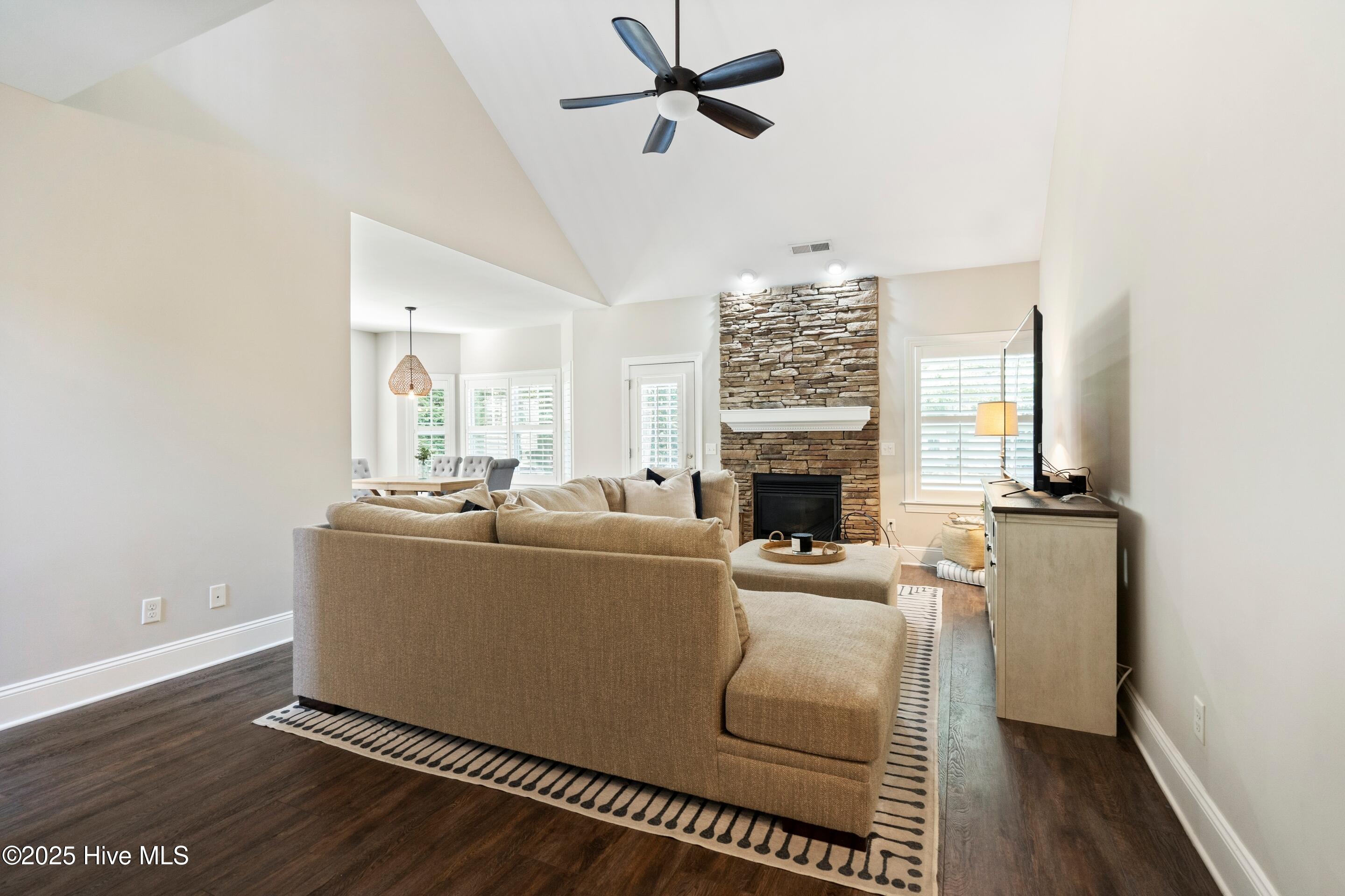 100529495 | Photo 22