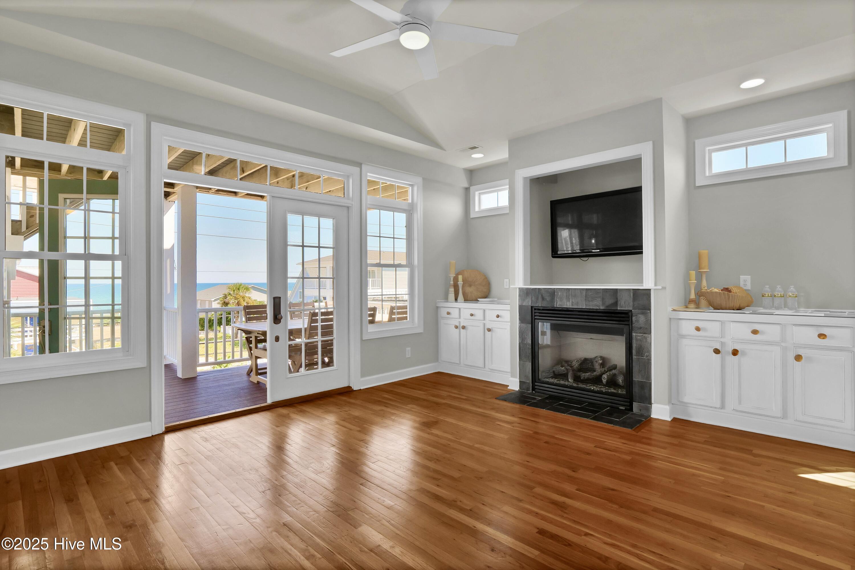 100523371 | Photo 12