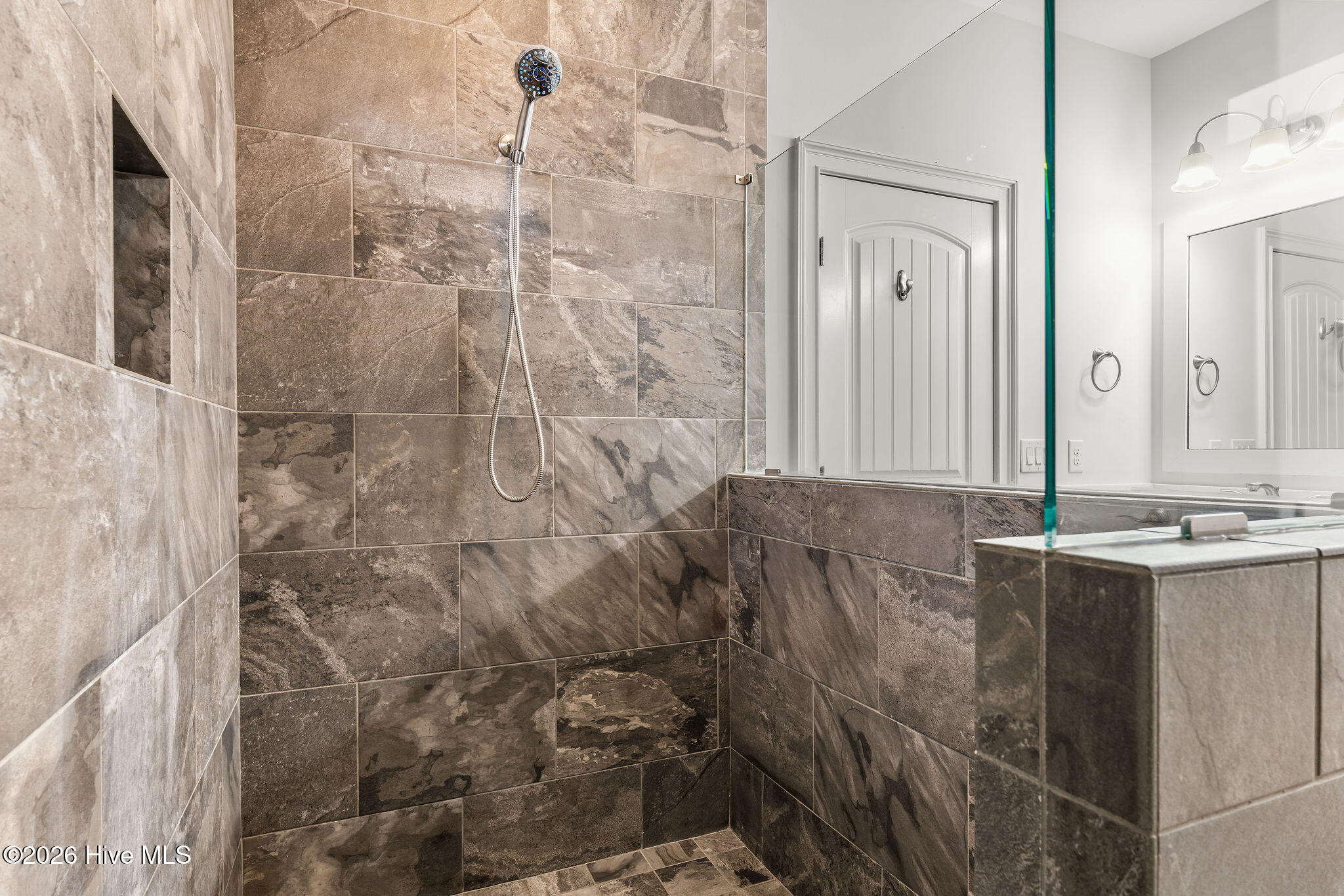 100554356 | Photo 28