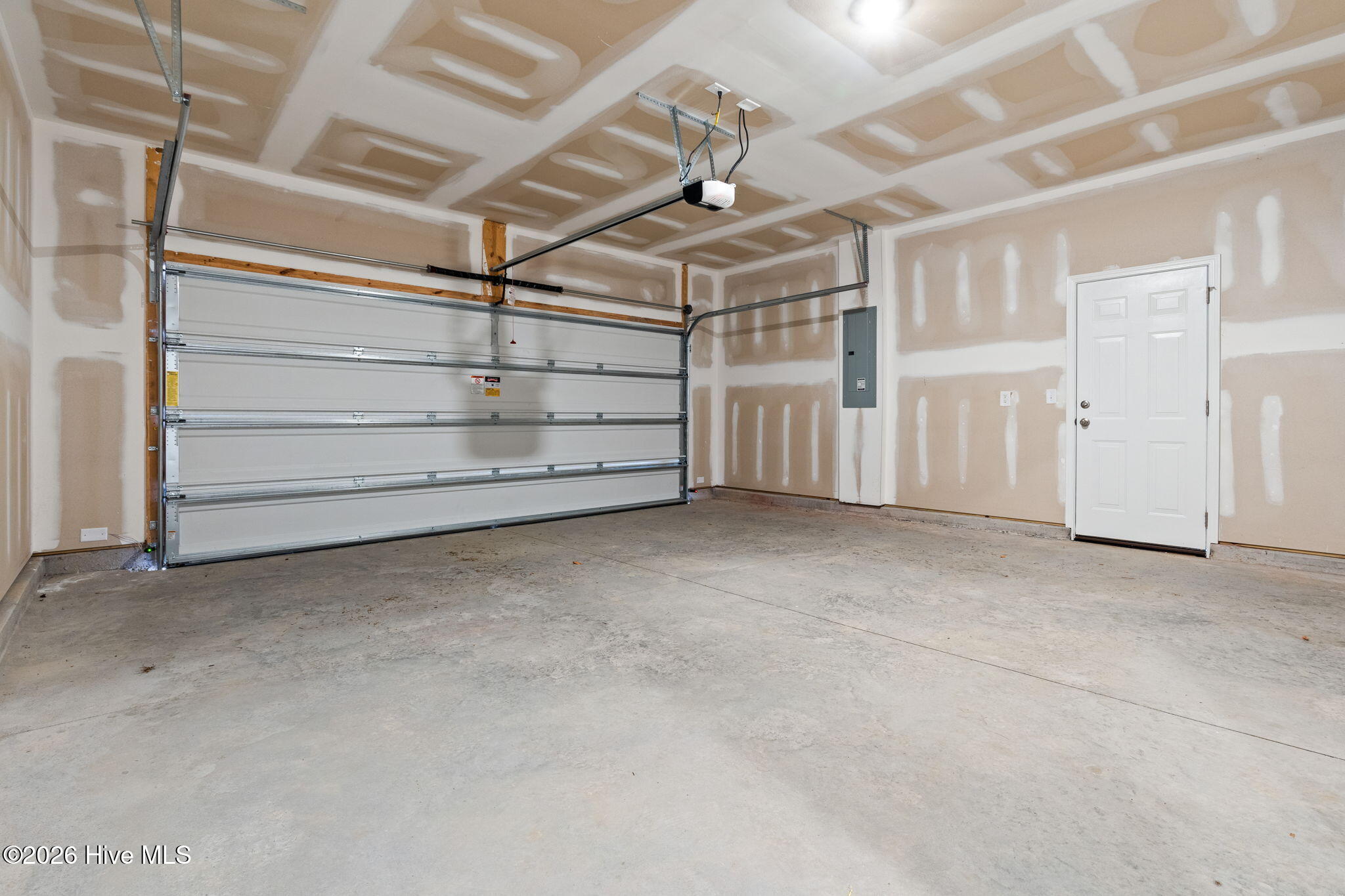 100534400 | Photo 33