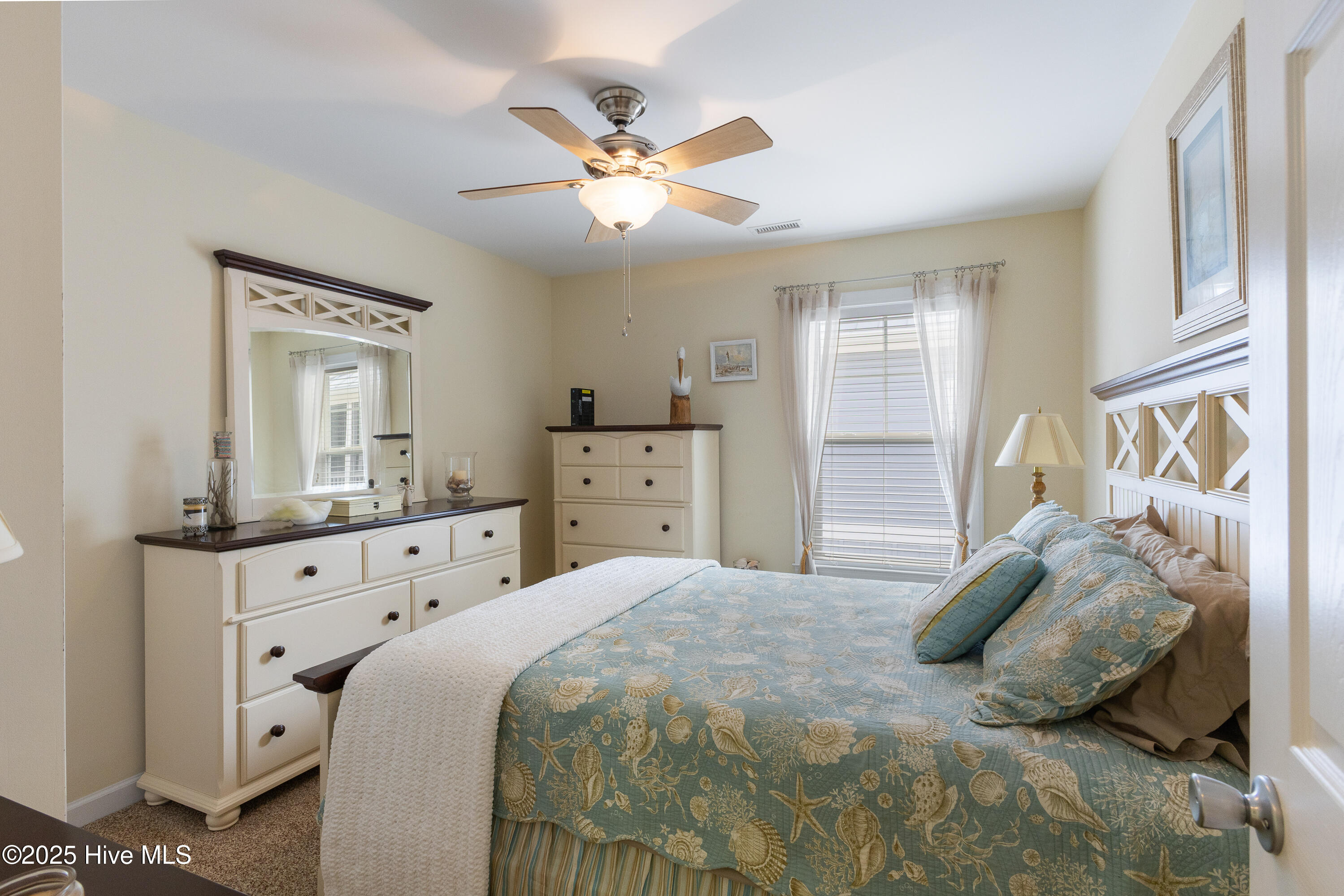 100543216 | Photo 18