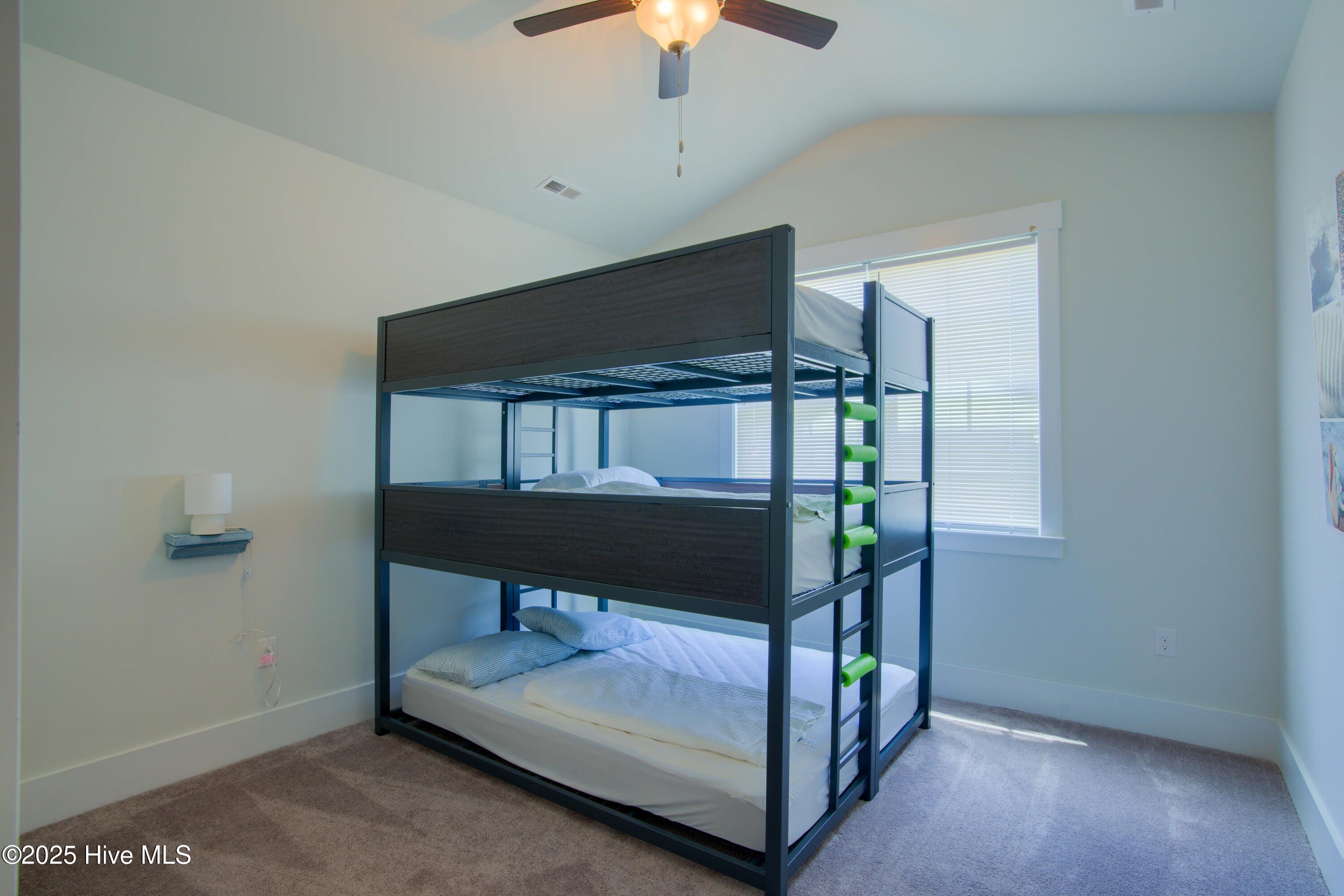 100564449 | Photo 18