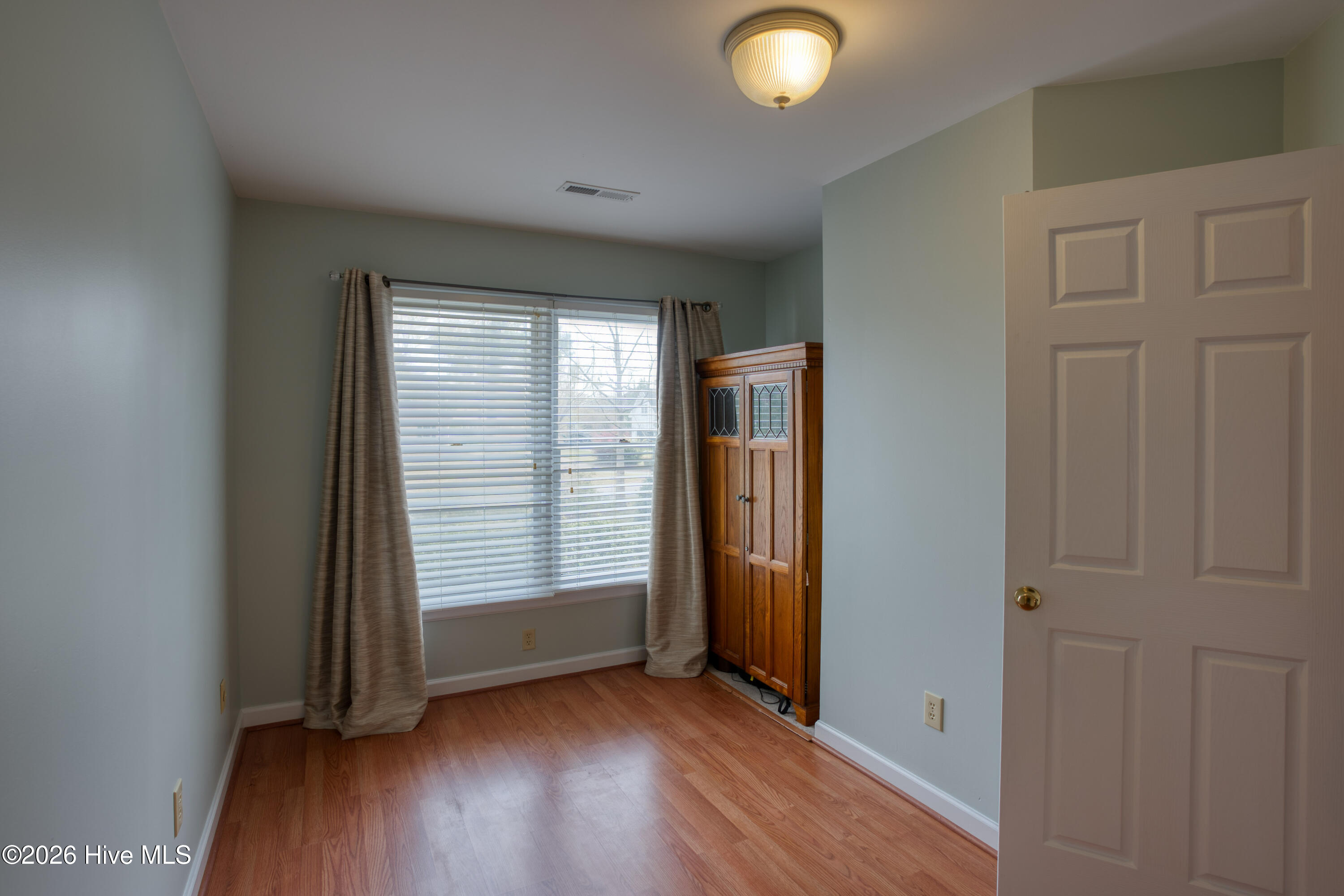 100562340 | Photo 10