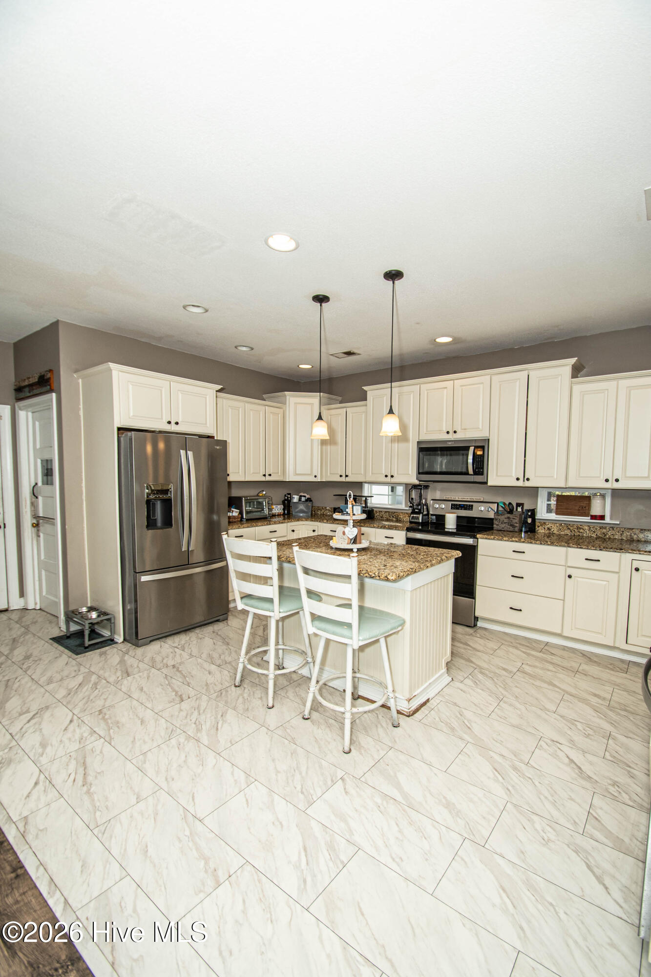 100553026 | Photo 38