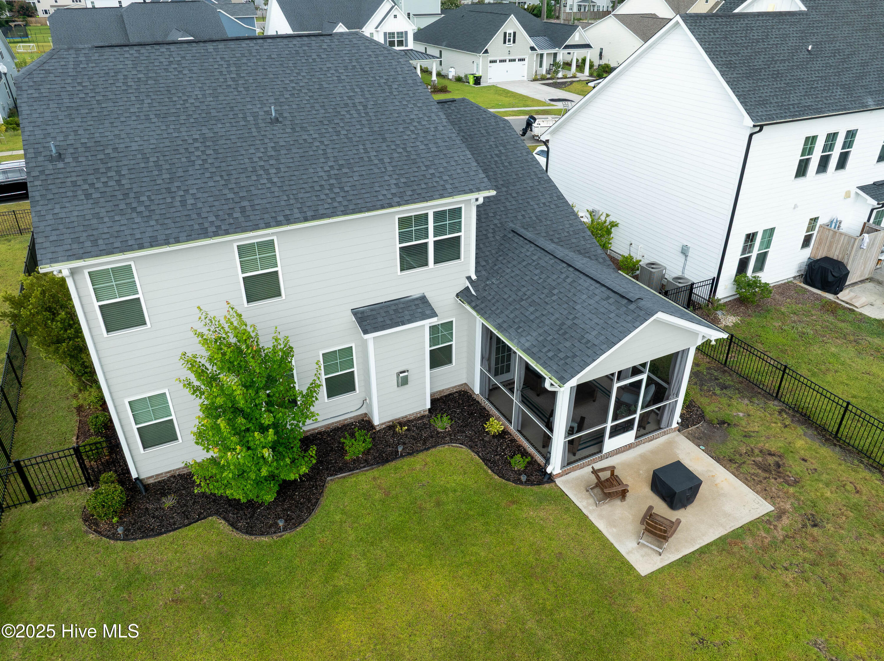 100546776 | Photo 51