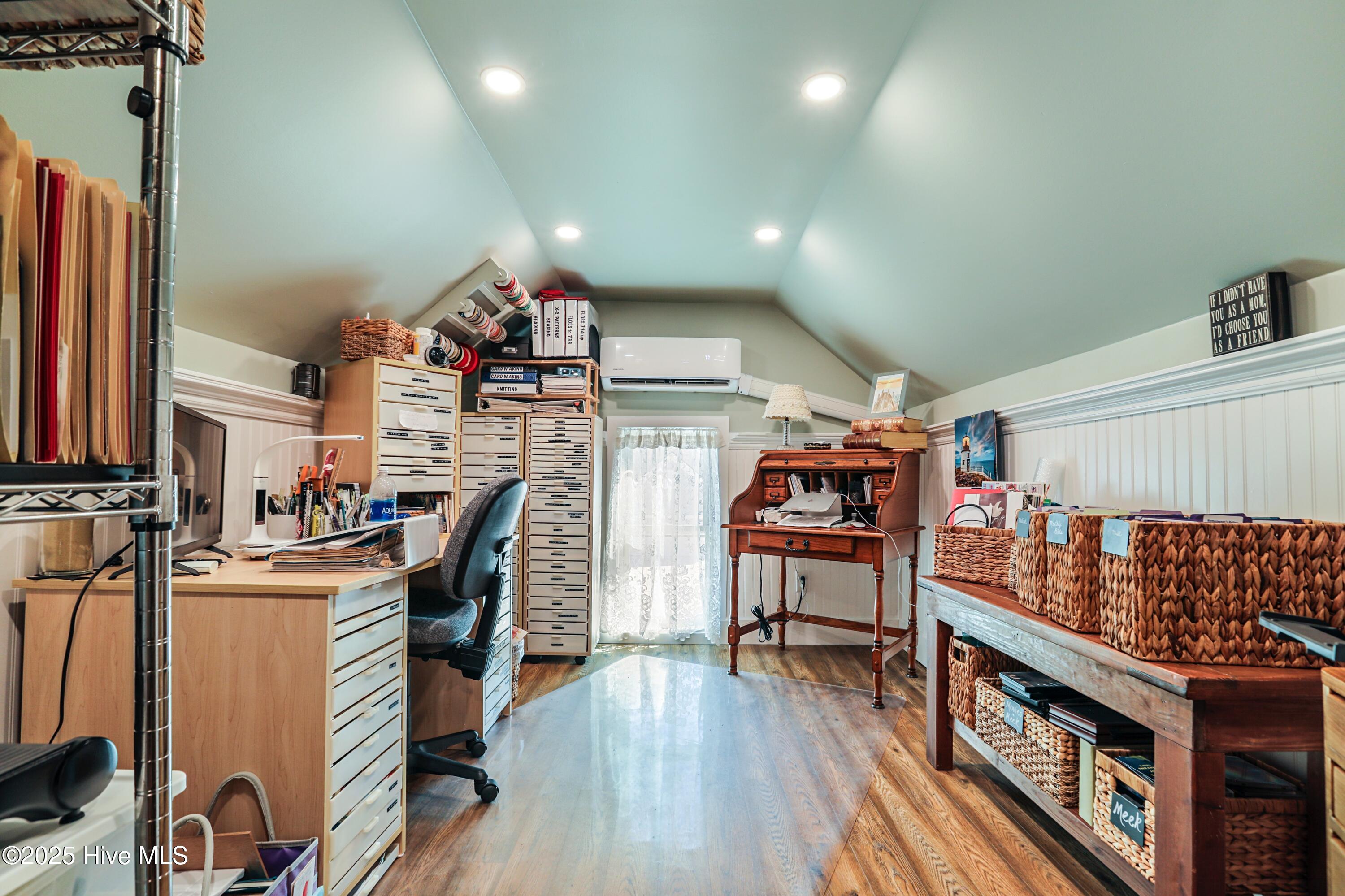 100522213 | Photo 25