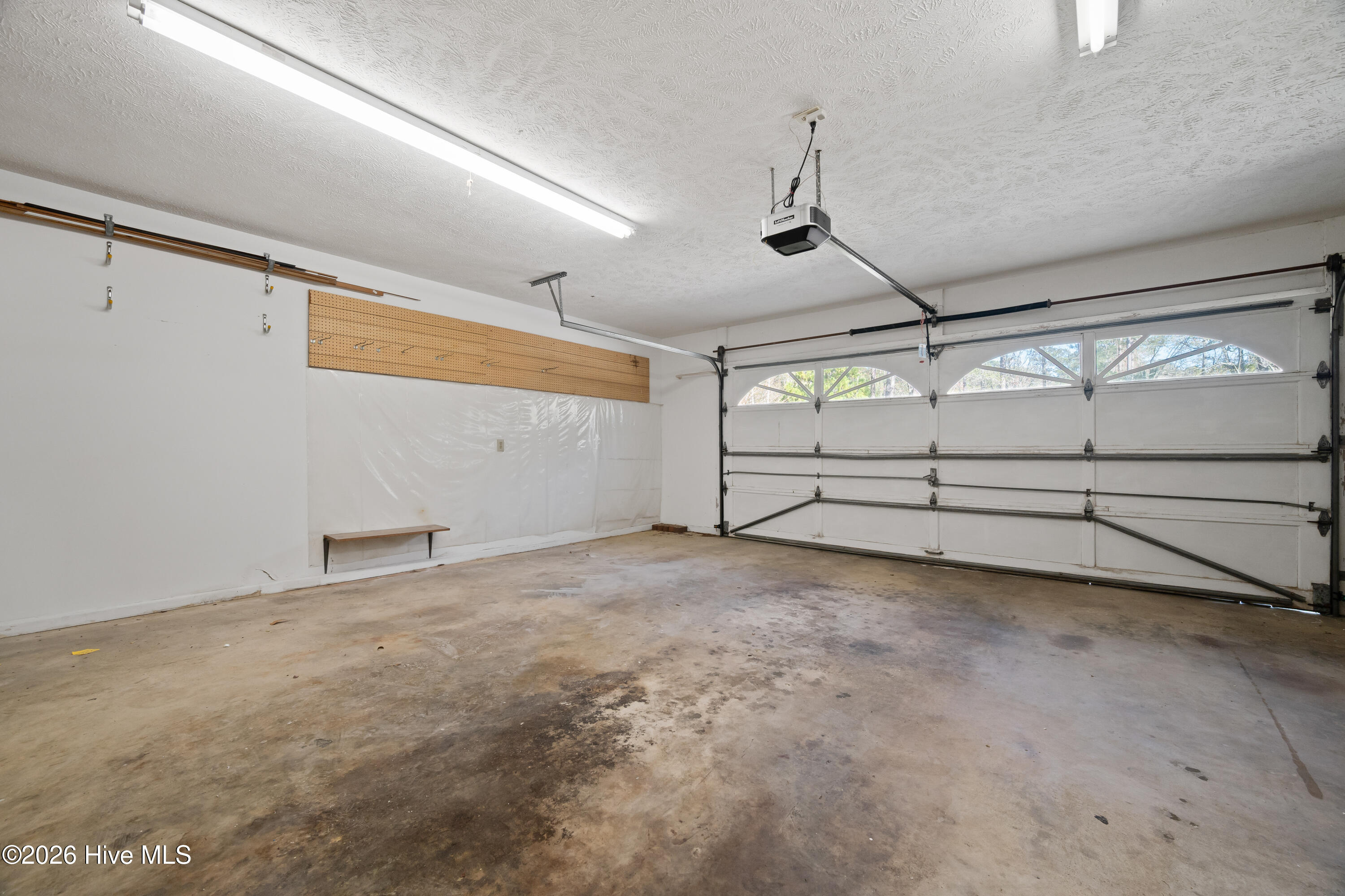 100563412 | Photo 36