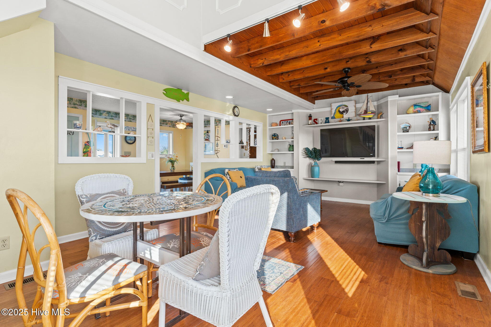 100540487 | Photo 43