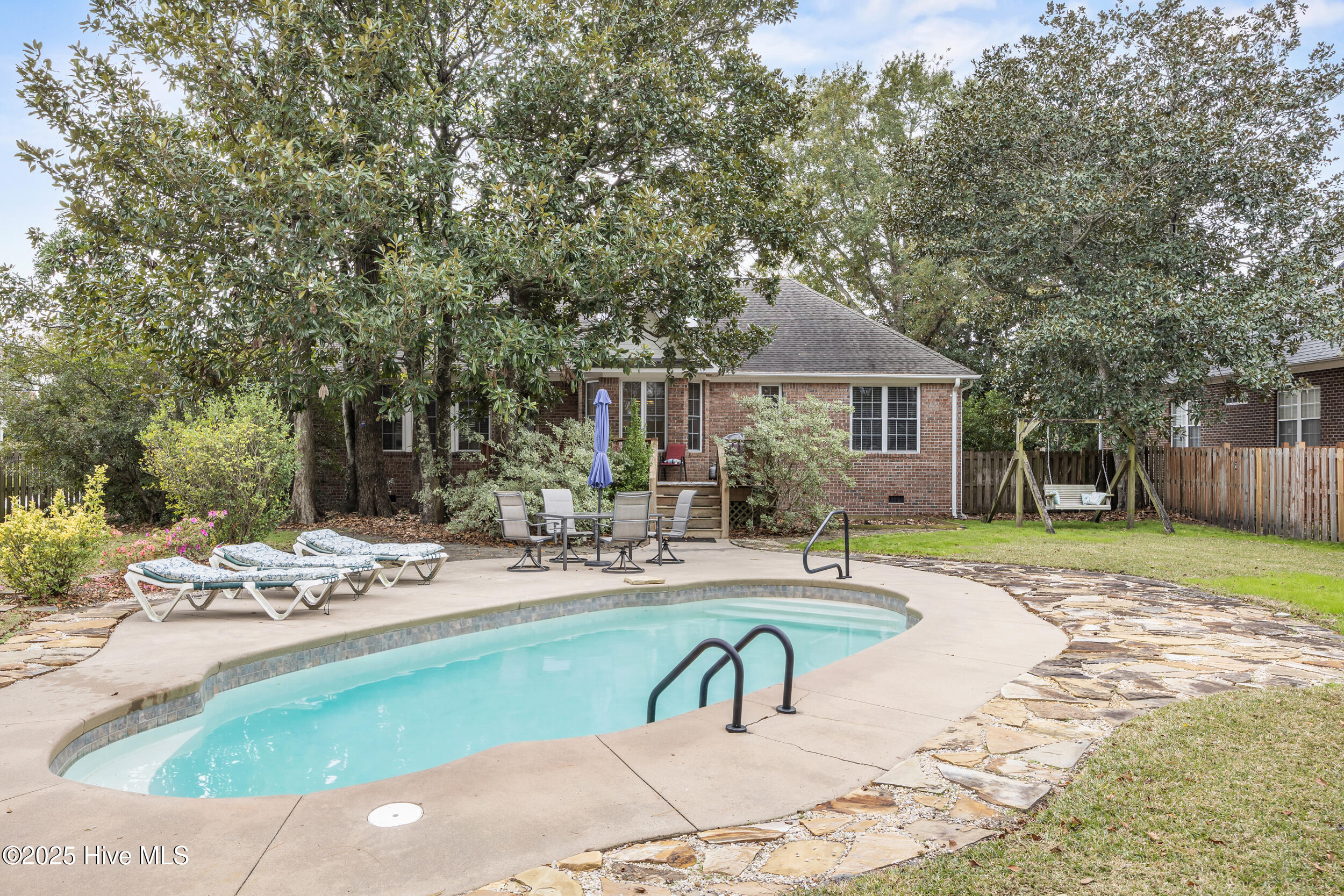 100543890 | Photo 39