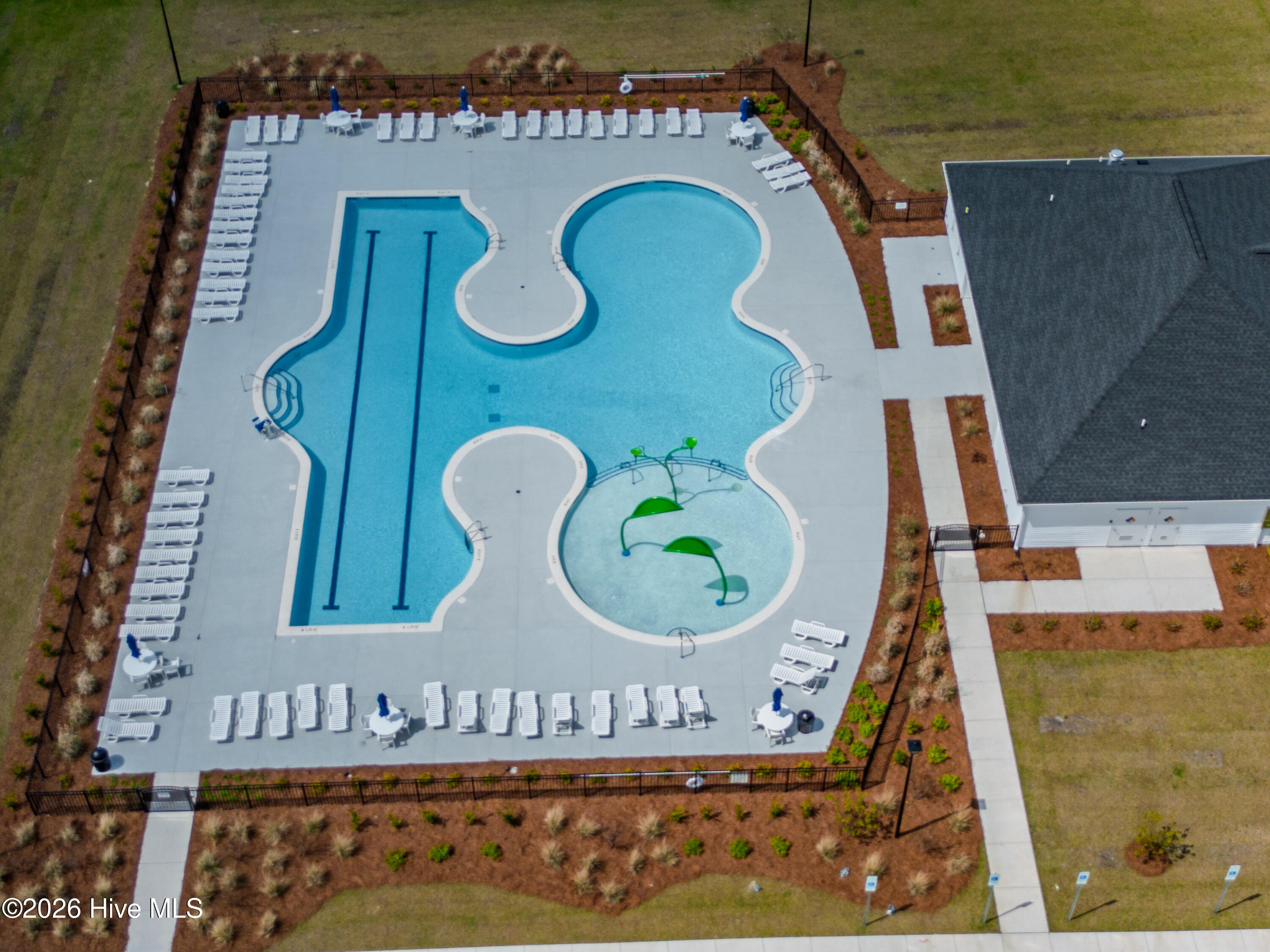 100570010 | Photo 92