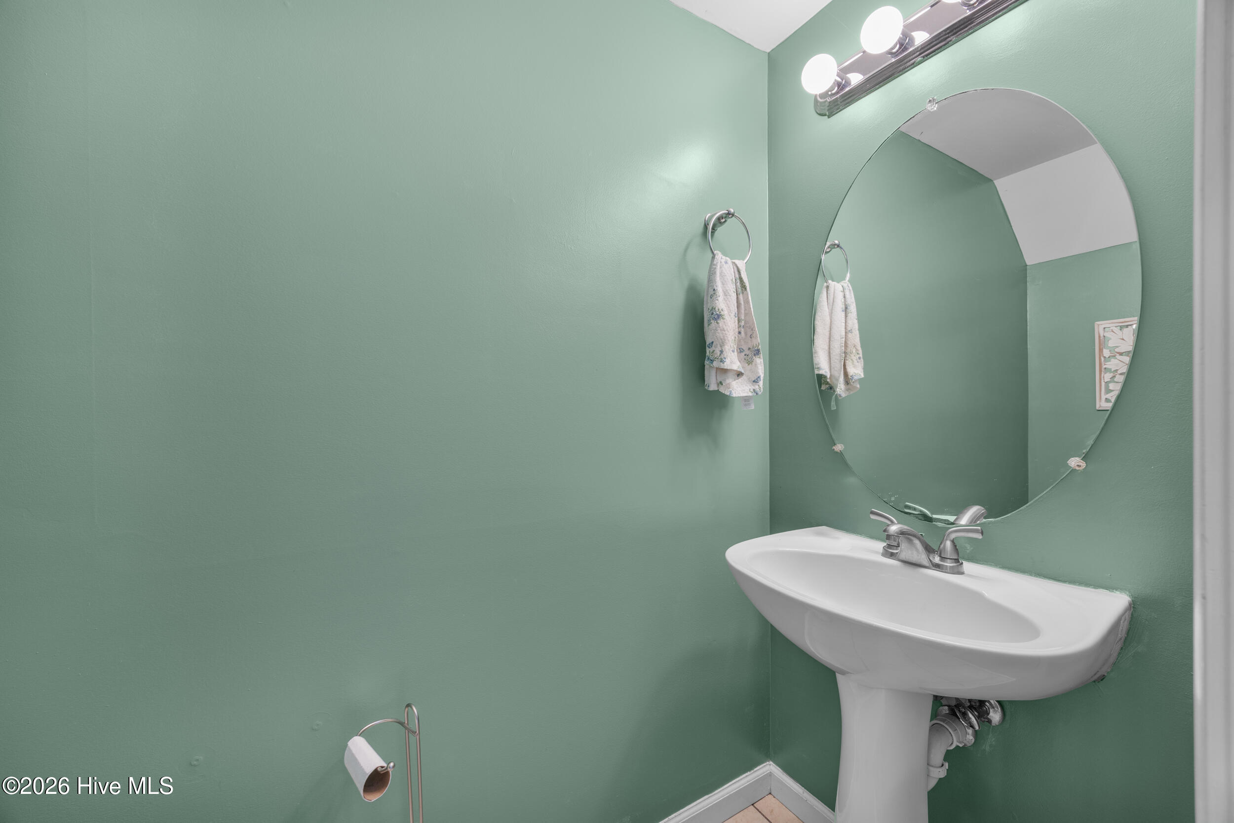 100570282 | Photo 18