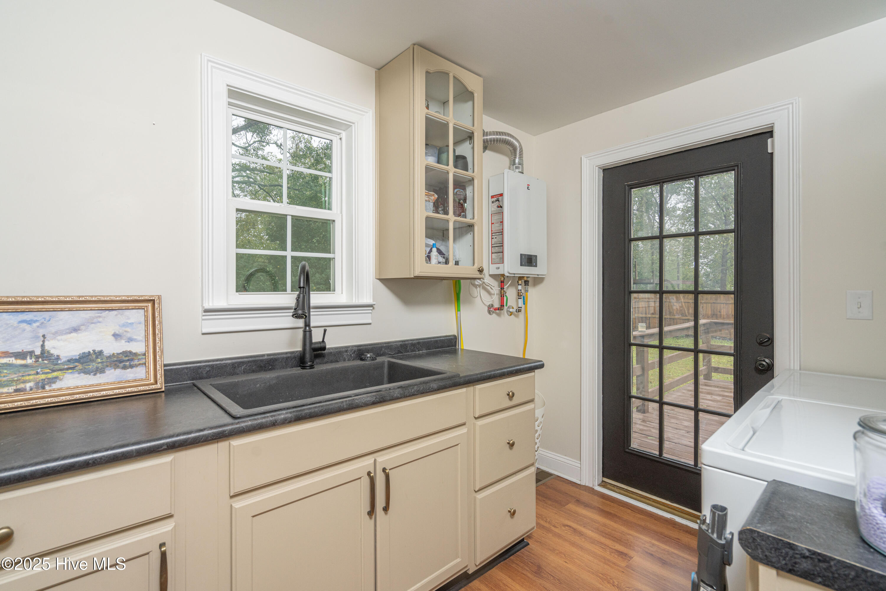 100536527 | Photo 15