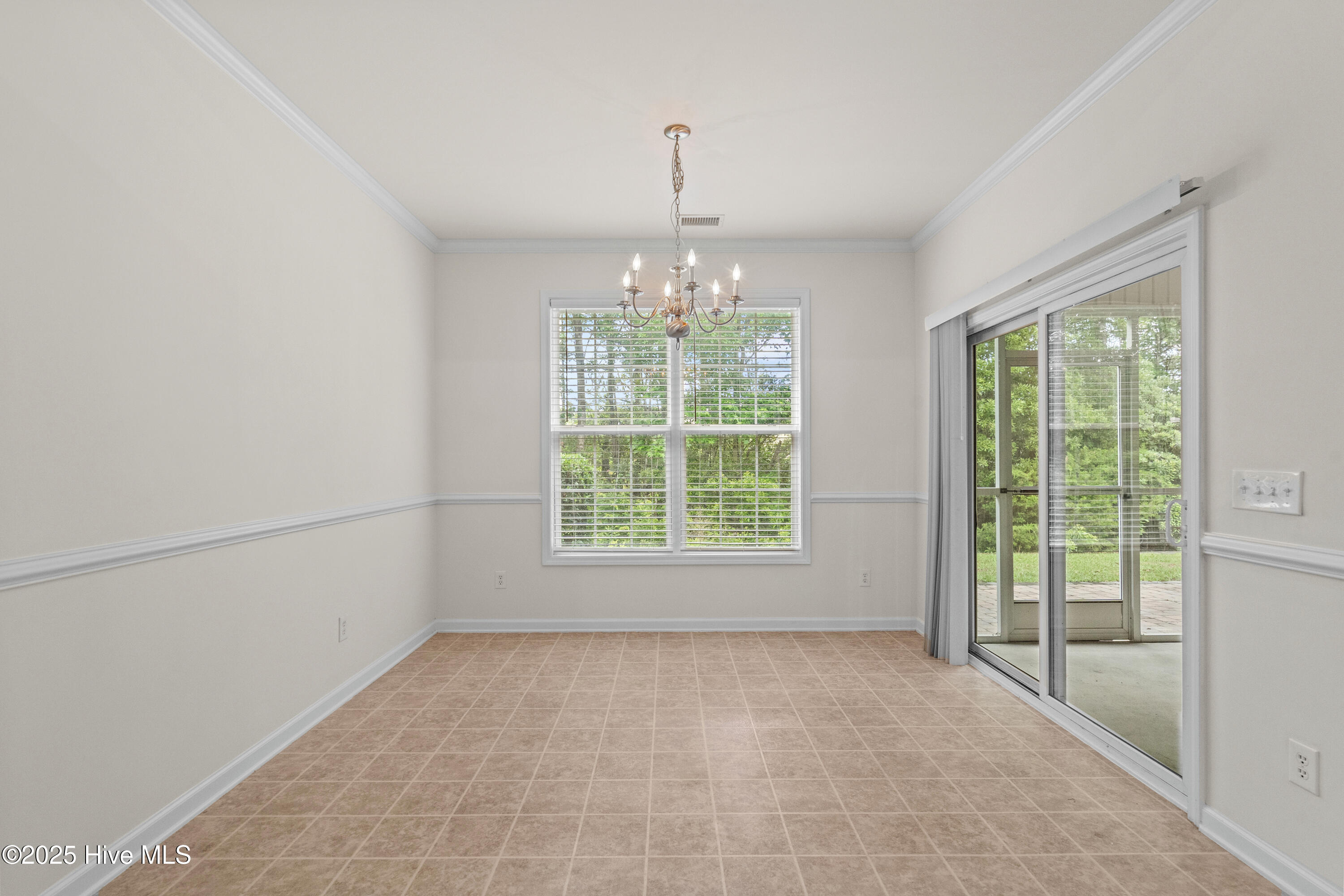 100543792 | Photo 10