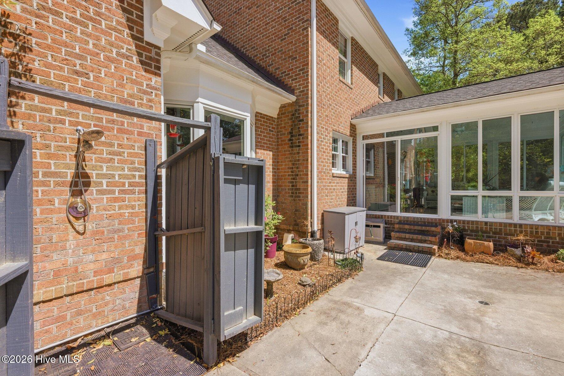 100566267 | Photo 49