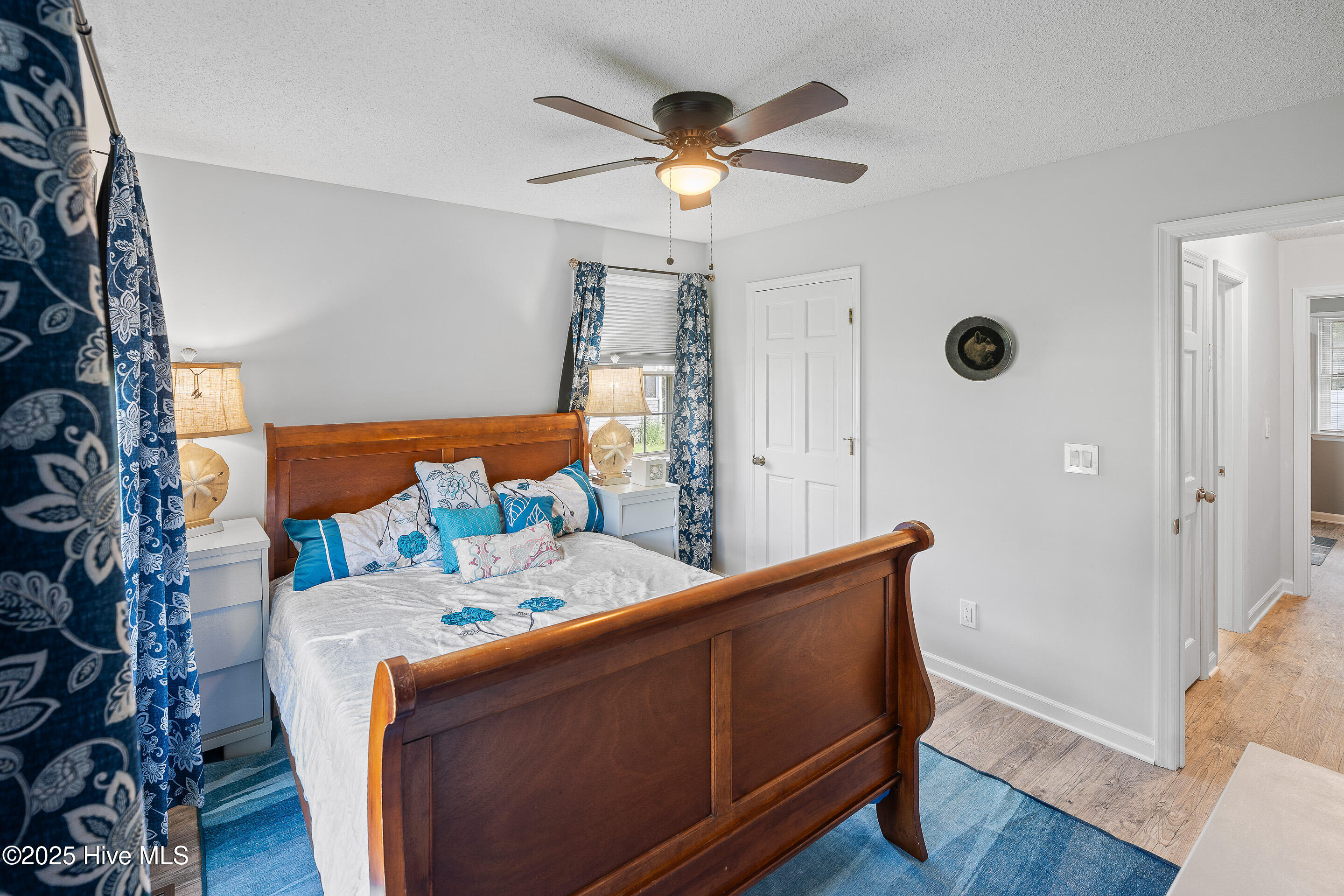 100523707 | Photo 35