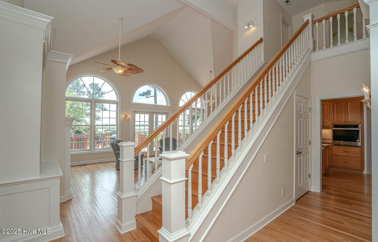 100510807 | Photo 46