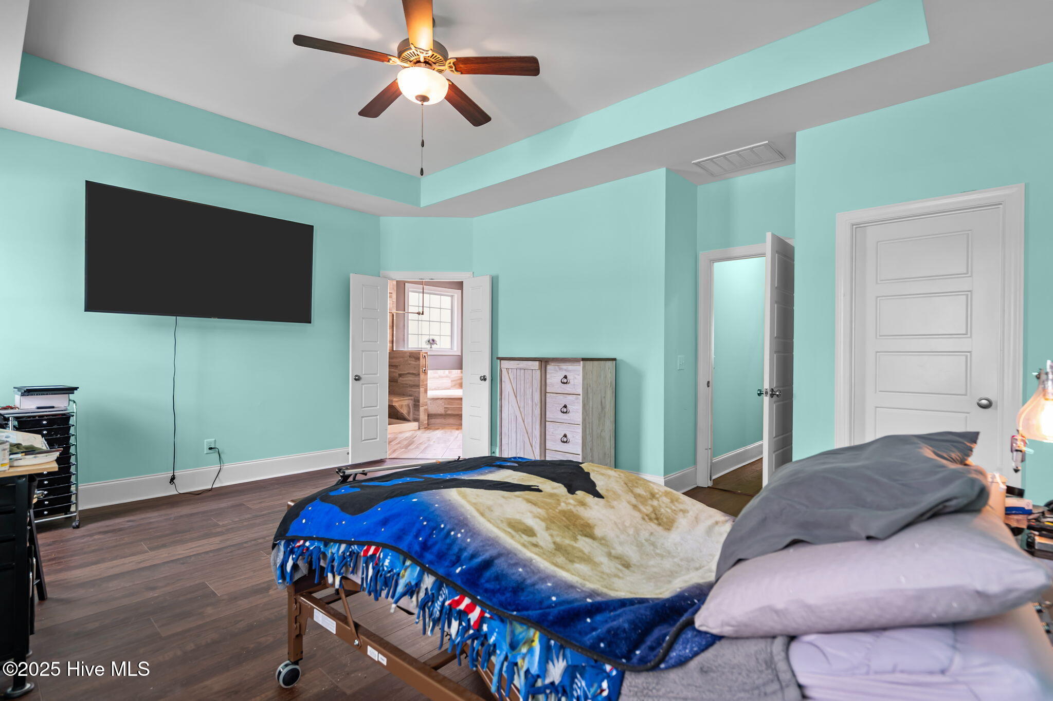 100525866 | Photo 37