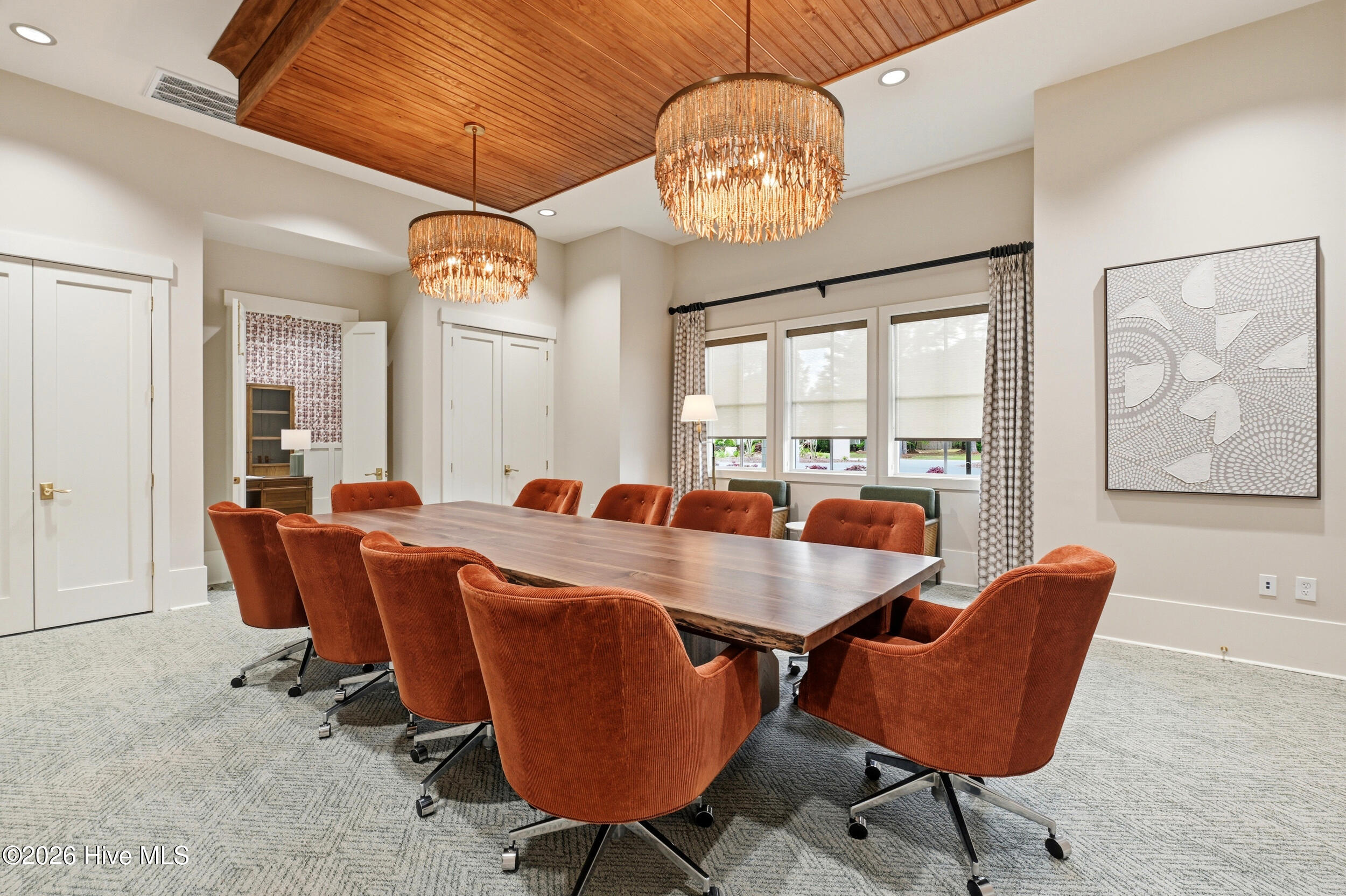 100567855 | Photo 78