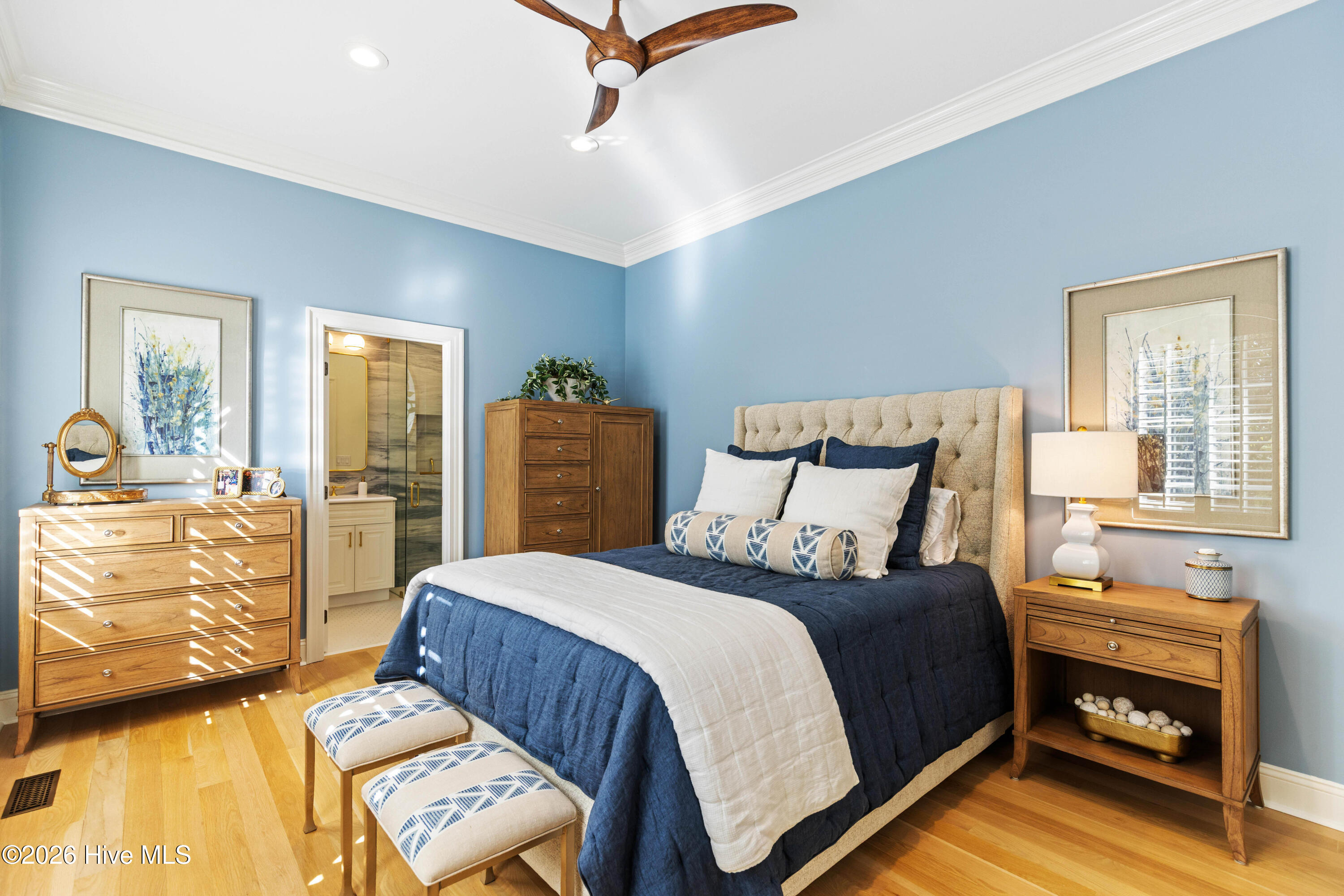 100555813 | Photo 47