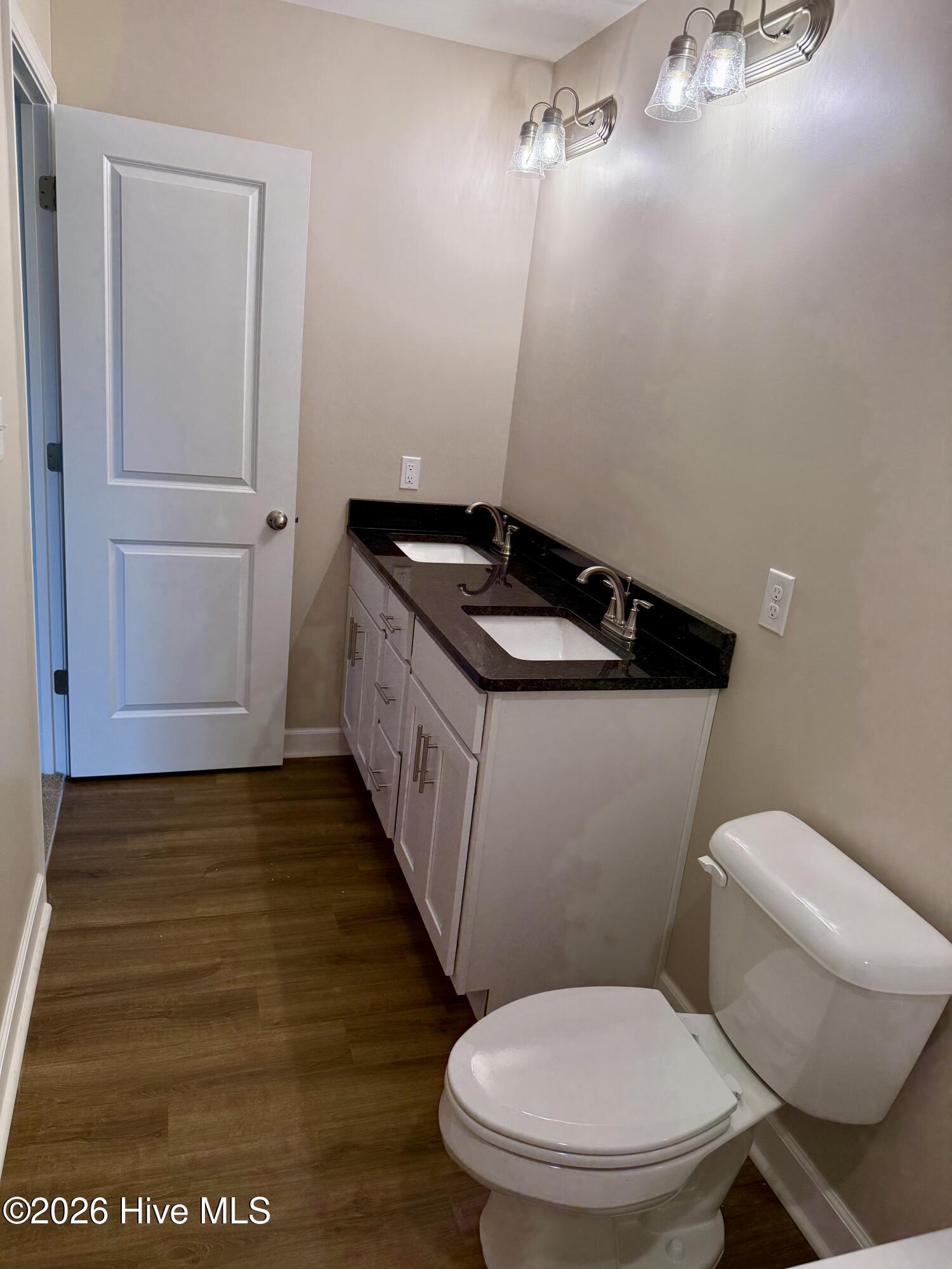 100548779 | Photo 17